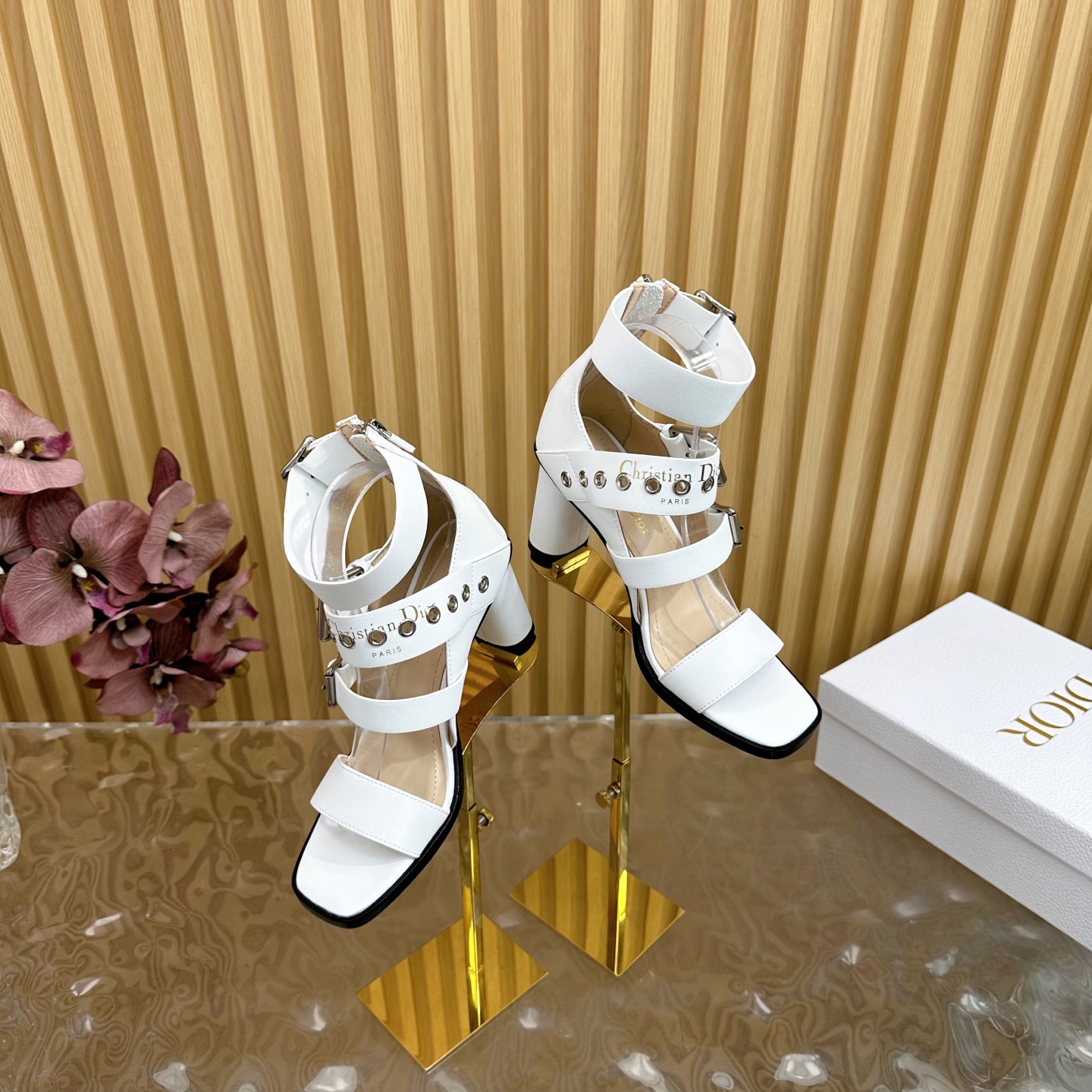 NO:234786,25ss early spring new Dior D-Avenue series high-heel color-blocking Roman sandals —————————— CD letter logo hardware buckle star same punk style thick heel belt buckle fish mouth open toe women's shoes original custom upper custom imported calfskin inner water dyed sheepskin inner outsole Italian leather outsole heel height 8CM hardware original custom hardware buckle size 34-42 (34.40.41.42 custom no return or replacement), high heels, dior, dior, high heels, slippers, cowhide, sheepskin, Leather soles1986090925ss早春新款Dior迪奥D-Avenue系列高跟拼色罗马风凉拖鞋 —————————— CD字母logo五金扣明星同款朋克风格粗跟皮带扣鱼嘴露趾女鞋 鞋面原版定制进口小牛皮 内里水染羊皮内里 大底意大利真皮大底 跟高8CM 五金原版定制五金扣 码数34-42(34.40.41.42定制不退不换）,高跟鞋,dior,dior,high heels,slippers,cowhide,sheepskin,Leather soles,Women's Shoes