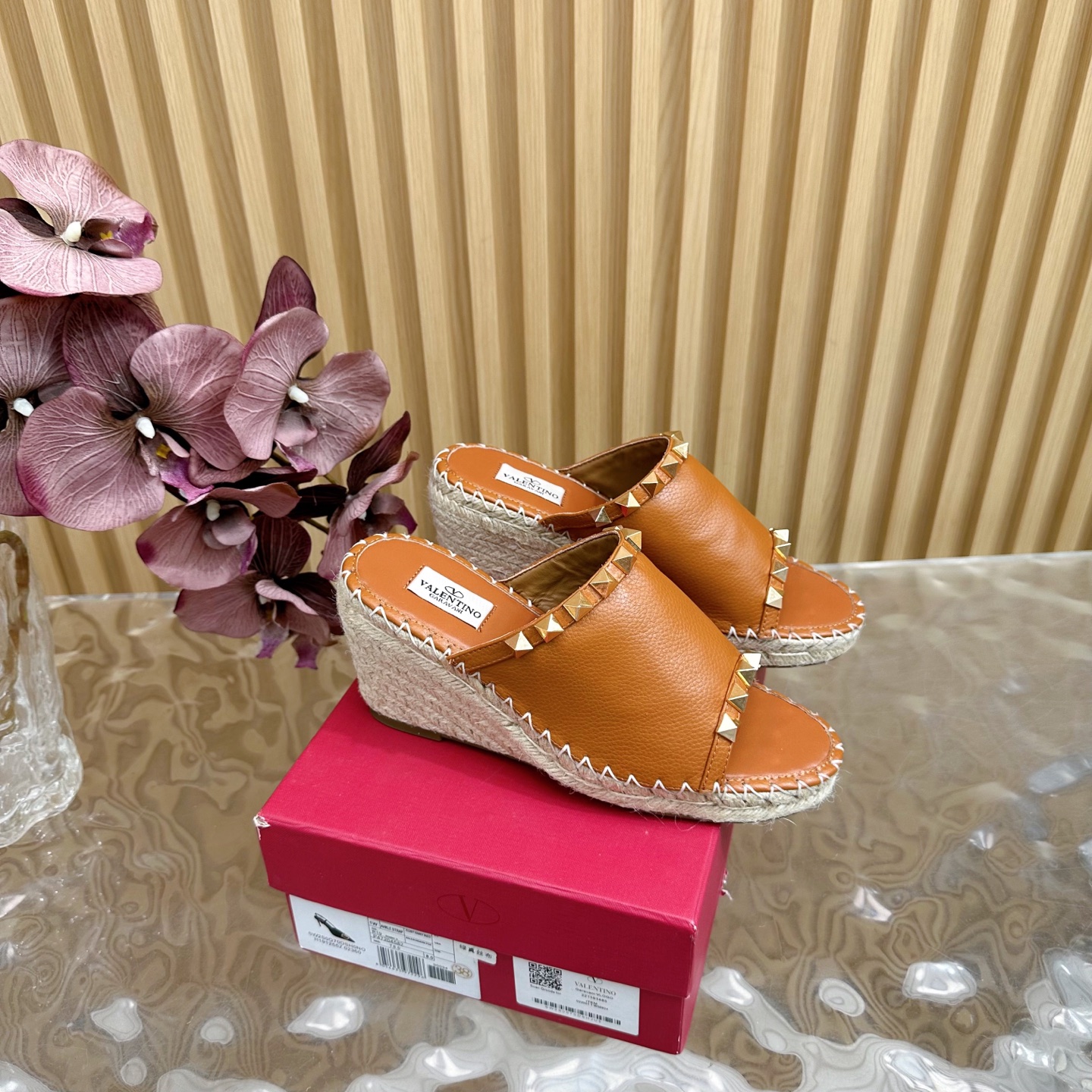 NO:235891,Valentino Garavani (fast shipping) top-level purchasing version of fisherman shoes, the new mesh V-button fisherman shoes series for early spring ————————————————————————————————————————————————————————————————————————————————————————————————————————————————————————————————————————————————————————————————————————————————————————————————————————————————————————————————————————————————————————————————————————————————————————————————————————————————————————————————————————————————————————————————————————————————————————————————————————————————————————————————————————————————————————————————————————————————————————  2 water-dyed sheepskin inner lining and footrest 3 hemp rope braided bottom 9cm 4 women's model 36/41 (customized by 40, 41), slippers, valentino, valentino, slippers, espadrilles, cowhide, sheepskin19860909华伦天奴 Valentino Garavani（出货快）顶级代购货最高版本渔夫鞋 专柜早春新款网纱V扣渔夫鞋系列 ———————————女 爆款单鞋,上脚很美,购入正品原版build.  1鞋面采用进口拉帕荔枝纹牛皮十分舒适！ 2水染羊皮内里和垫脚 3麻绳编底 9cm 4女款36/41（40、41定制）,拖鞋,valentino,valentino,slippers,espadrilles,cowhide,sheepskin,Women's Shoes
