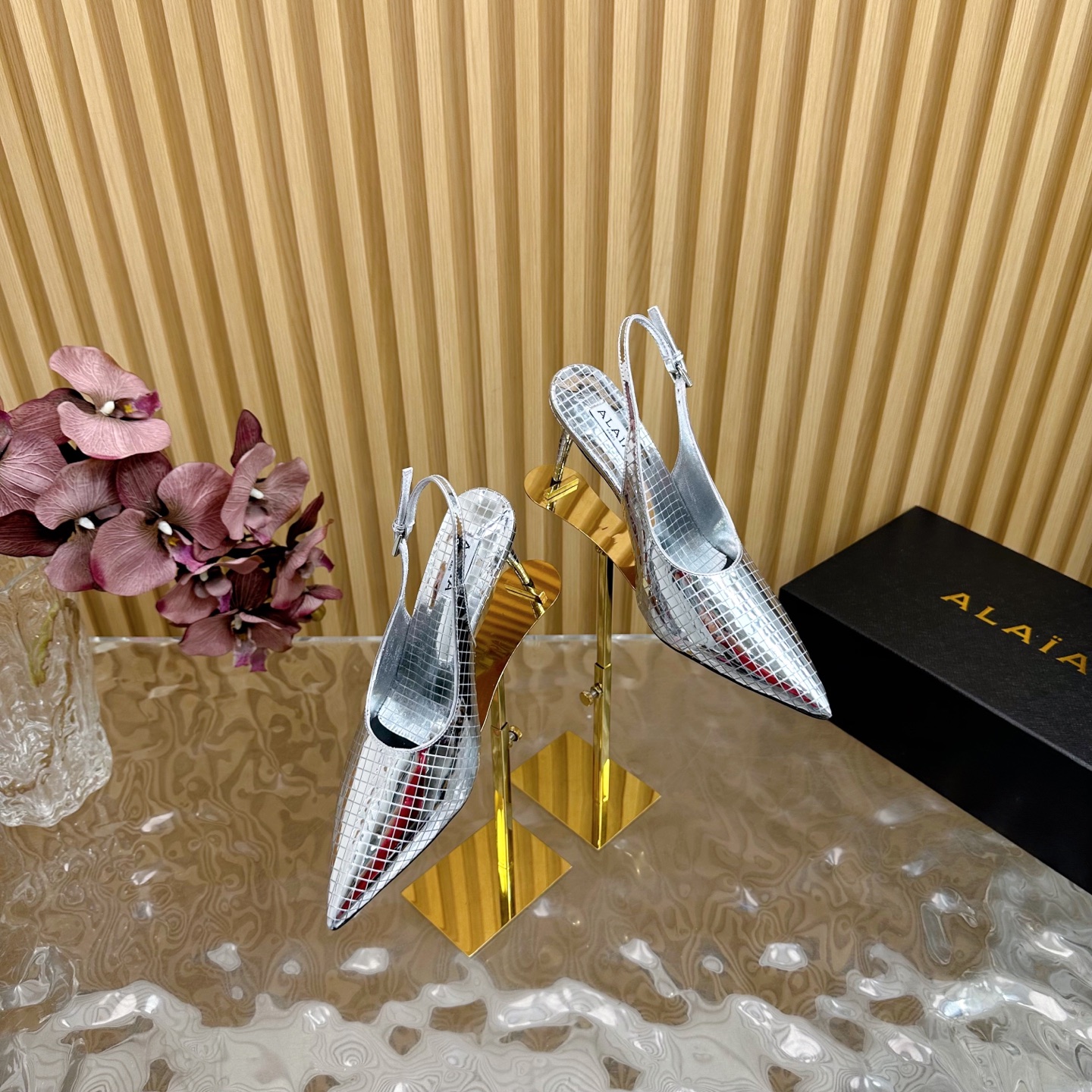 NO:439266,2025 counter new catwalk ALAIA｜French high-end first-tier high-end high-end brand Fishmouth high-heel sandals Super fairy ——————————————————————————————————————————————————————————————————————————————————————————————————————————————————————————————————————————————————————————————————————————————————————————————————————————————————————————————————————————————————————————————————————————————————————————————————————————————————————————————————————————————————————————————————————————————————————————————————————————————————————————————————————————————————————————————————————————————————198609092025专柜新款走秀款ALAIA｜法国高端一线高定品牌 鱼嘴高跟凉拖超仙女 —————————————— AzzedineAlaia:时尚界最后的手艺人 只忠于展现女性身体曲线的裁剪之王 始创于1979年的品牌Alaia 一直主售时装感十足的型格女鞋 鞋面定制原版镜面材质 内里羊皮 鞋底真皮大底 跟高9cm 码数35-41（40.41.42定制） 包装Alaia原版包装,高跟鞋凉鞋,alaia,sandals,high heels,sheepskin,Leather soles,Women's Shoes
