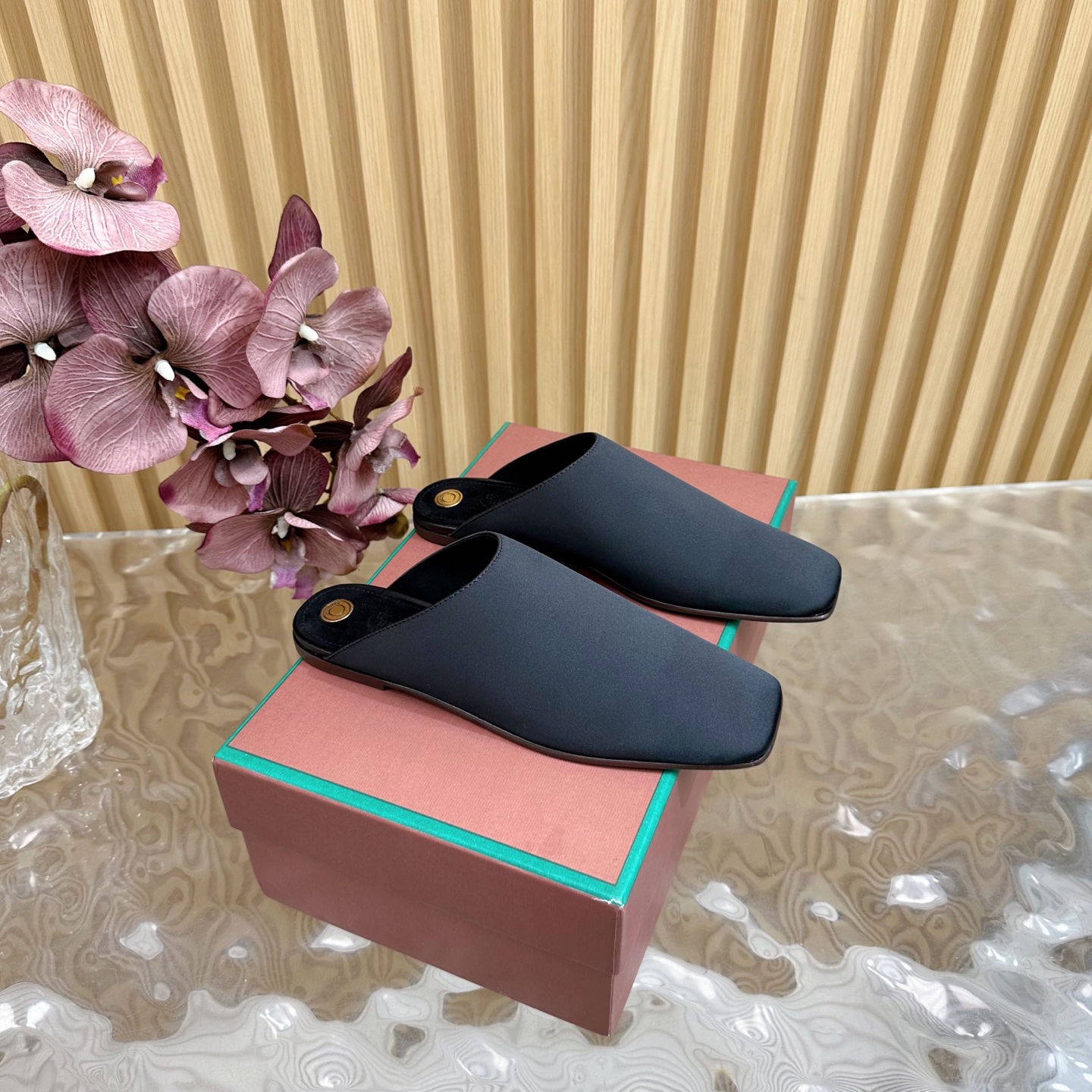 Loro Piana Women's 25S Classic Retro Witch Flat Mules Minimalist Style 3 i1742546987424 9601 0 0