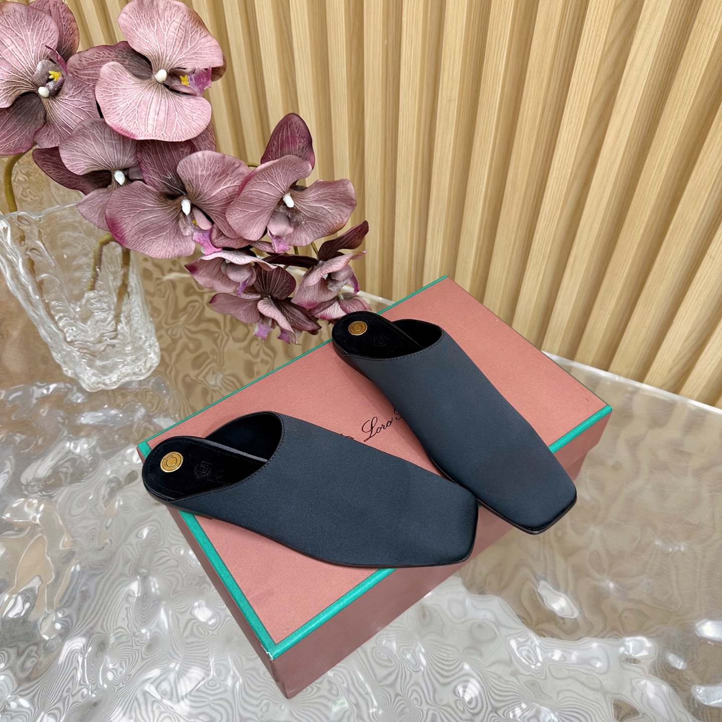 Loro Piana Women's 25S Classic Retro Witch Flat Mules Minimalist Style