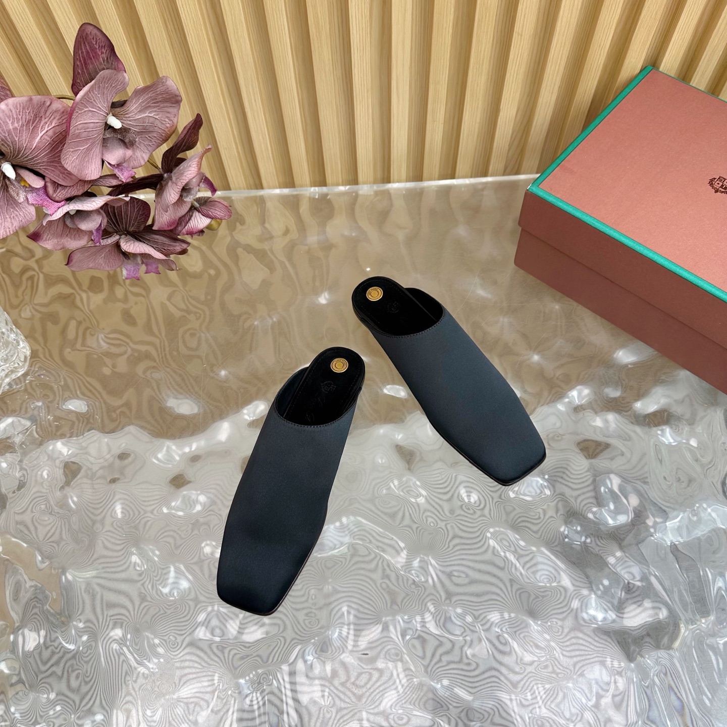 Loro Piana Women's 25S Classic Retro Witch Flat Mules Minimalist Style 7 i1742546987469 2278 0 5