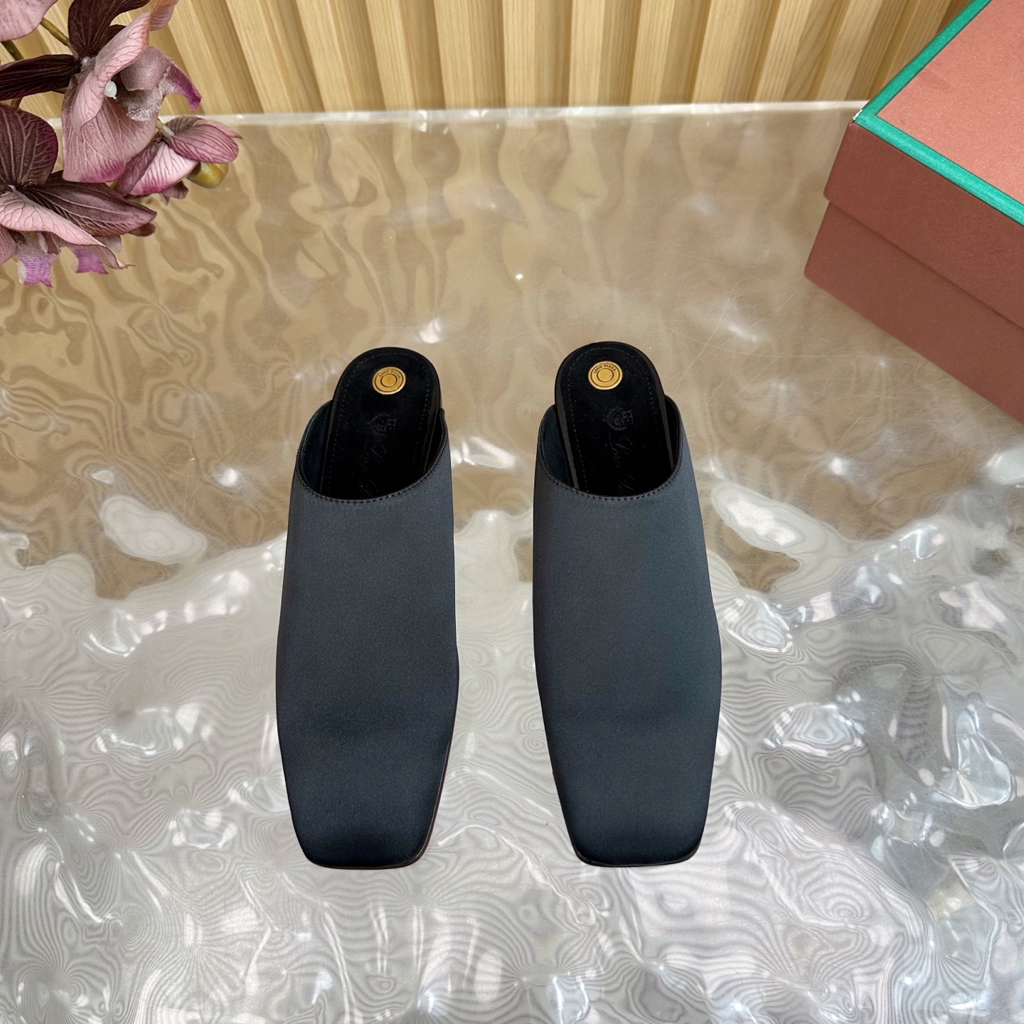 Loro Piana Women's 25S Classic Retro Witch Flat Mules Minimalist Style 5 i1742546988270 406 0 3