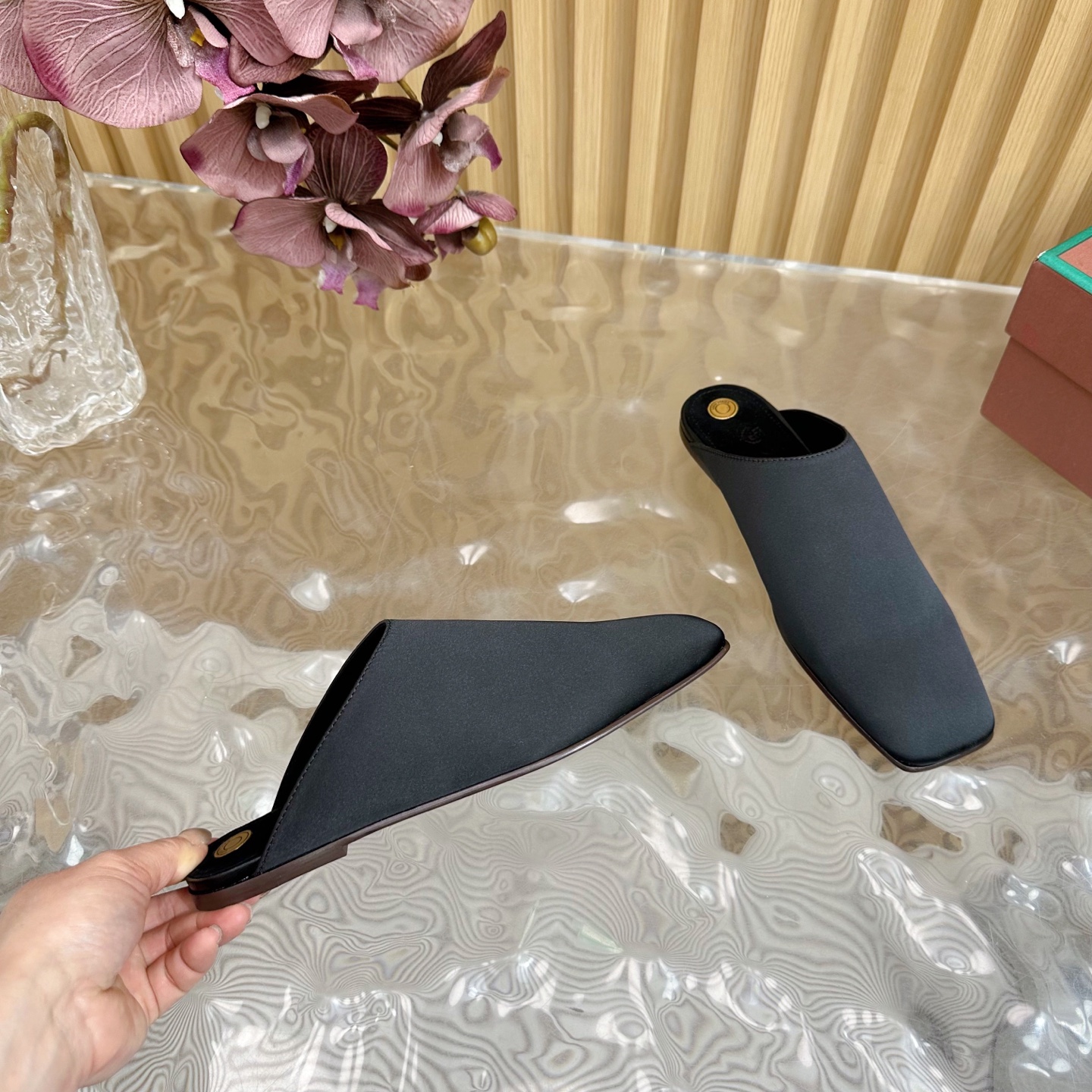 Loro Piana Women's 25S Classic Retro Witch Flat Mules Minimalist Style 9 i1742546988279 6023 0 7