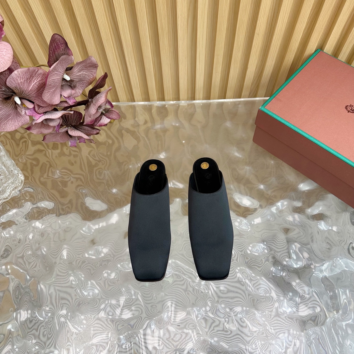 Loro Piana Women's 25S Classic Retro Witch Flat Mules Minimalist Style 4 i1742546988293 3611 0 2