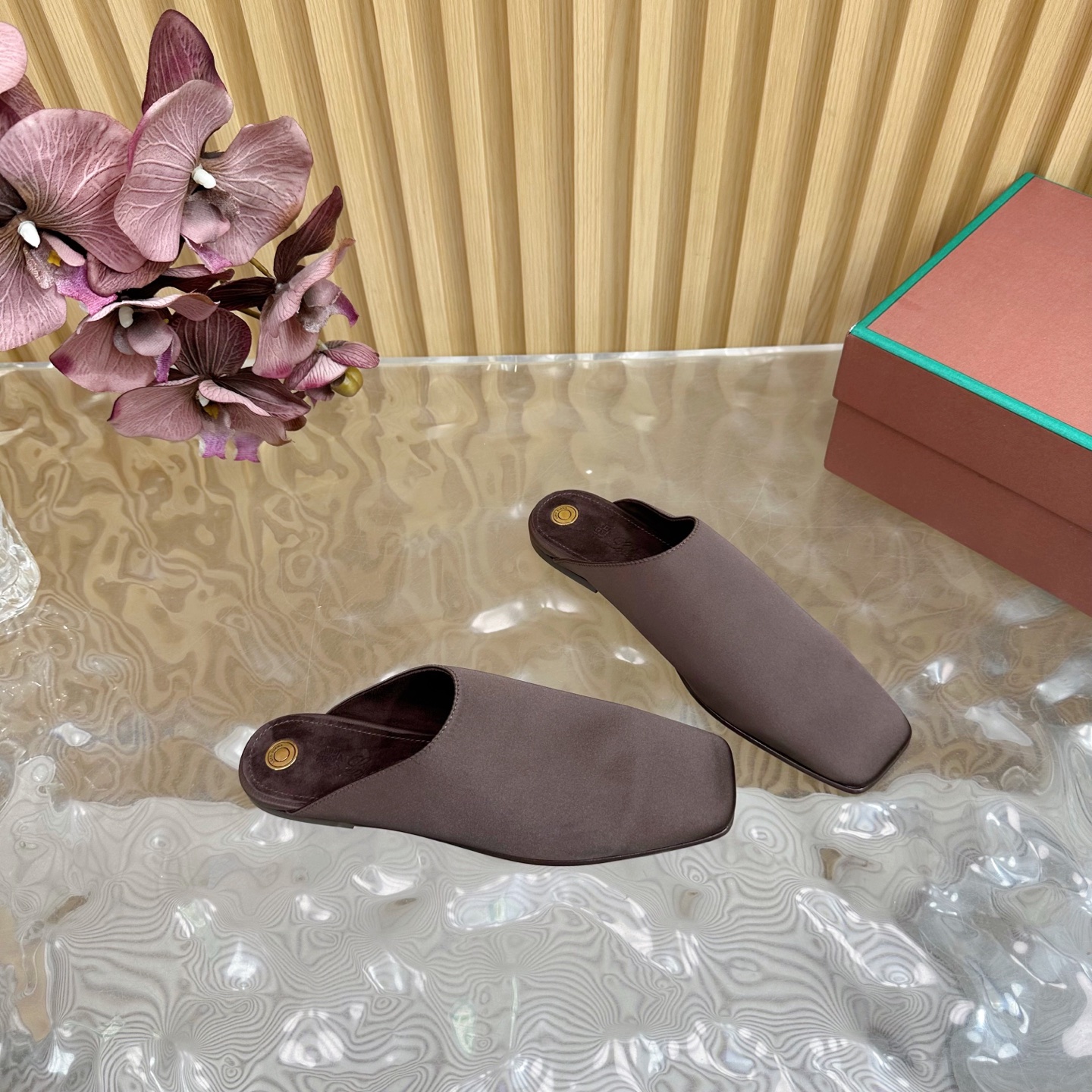 Loro Piana Women's Classic Elegant Mules Minimalist Style Slippers 8 i1742547049145 7457 0 6