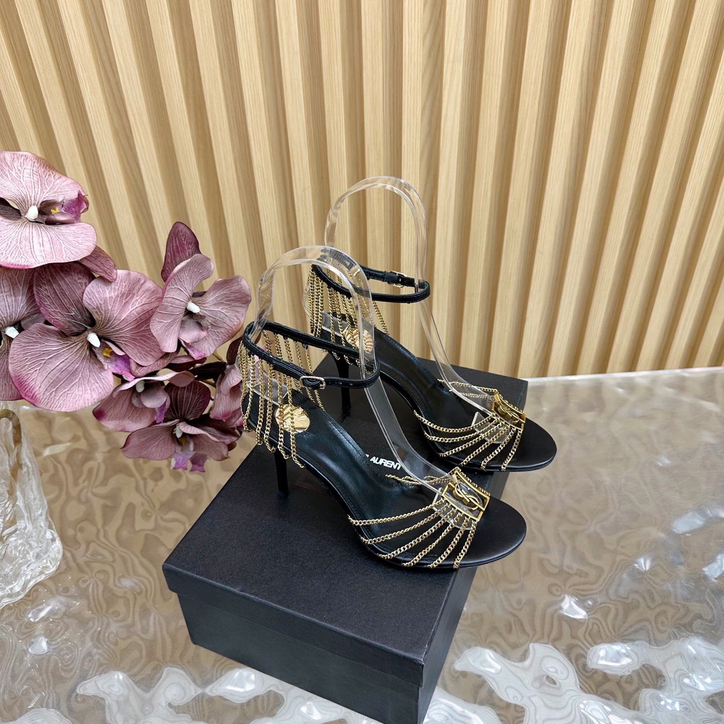 NO:249728,2025 early spring new Saint Laurent / YSL Saint Laurent chain retro high heel sandals ——————————————————————————————————————————————————————————————————————————————————————————————————————————————————————————————————————————————————————————————————————————————————————————————————————————————————————————————————————————————————————————————————————————————————————————————————————————————————————————————————————————————————————————————————————————————————————————————————————————————————————————————————————————————————————————————————————————————————————————————————198609092025早春新款Saint Laurent / YSL圣罗兰链条复古高跟凉鞋 ———————————— YSL姐姐的美丽尤物高跟鞋 又是人间圣罗兰 Rose同款的小方头 高跟鞋化很好修饰脚型,奢华金属链 这几年SLP是在高跟鞋越来越懂女人了摒奔了防水台款的尴尬设计印象ysl绝美坡跟鱼嘴 鞋面羊京/牛皮 鞋底真皮大底 跟高约9cm 码数35-41（40、41定制不退不换）,高跟鞋凉鞋,loro piana,saint laurent,saint laurent,saint laurent,sandals,high heels,cowhide,sheep,Leather soles,Women's Shoes