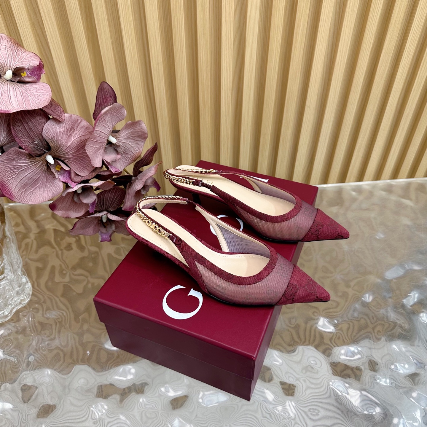 GUCCI 2024新款馬銜扣淺口涼鞋 尖頭+貓跟 燙鑽工藝 GG帆布