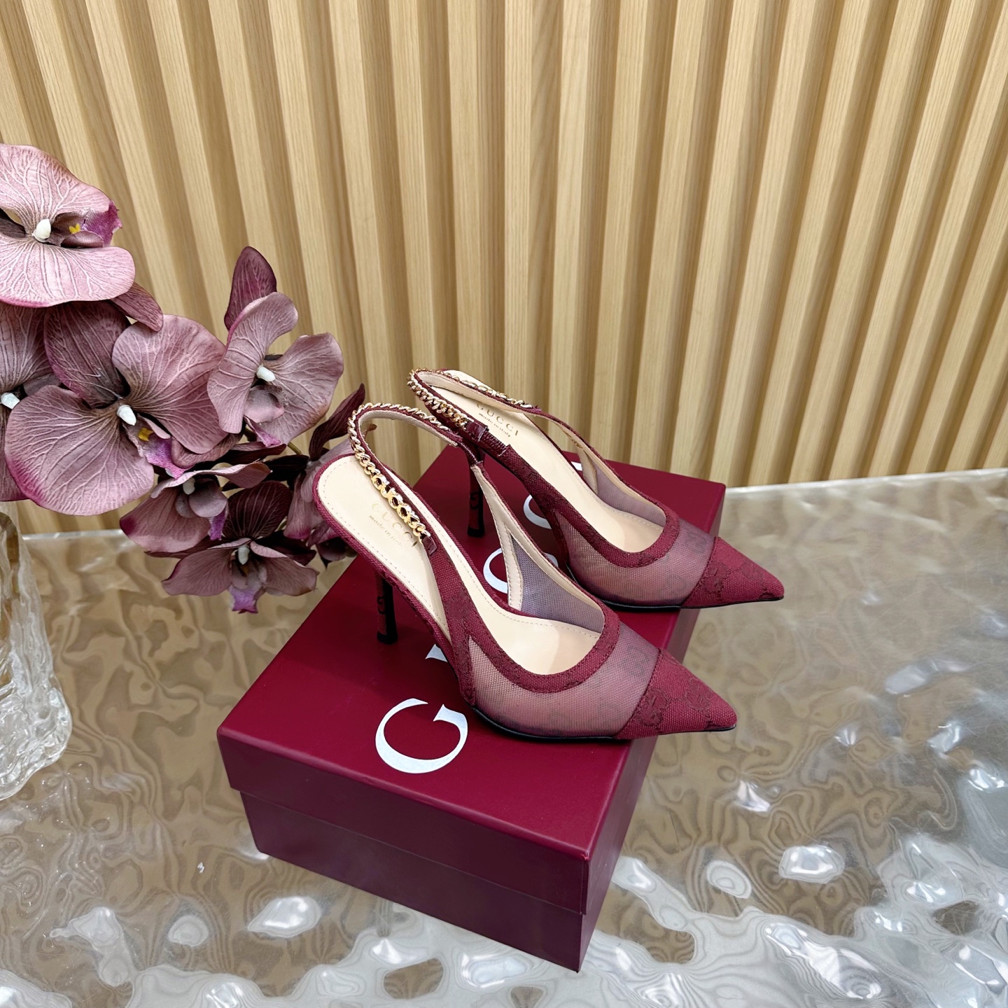 GUCCI 2024新款馬銜扣淺口涼鞋 尖頭+貓跟 燙鑽工藝 GG帆布