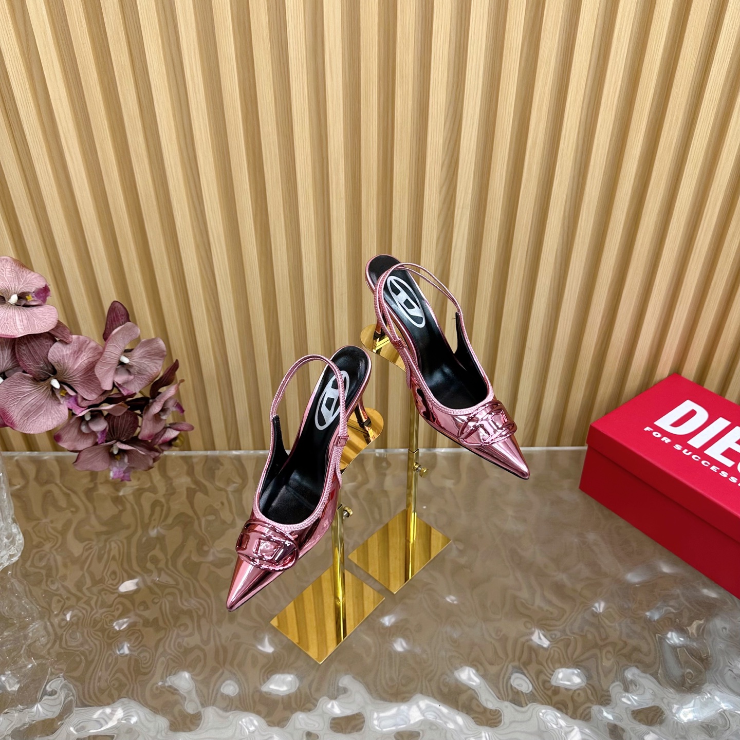 Diesel’s F/W23 Sexy Shoe Prize: Super-Heavy-Explosive Tweezer for Spring/Summer 2025 - 图片 1