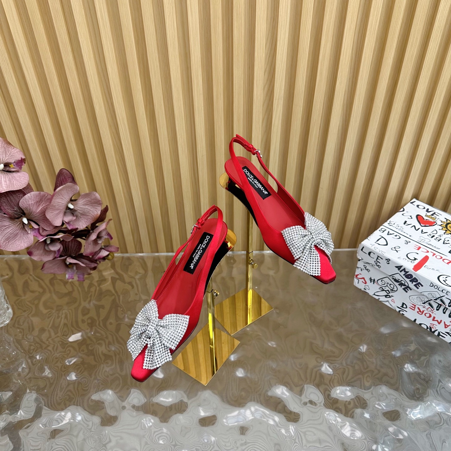 NO:249094,Purchase grade D&G classical and modern Italian romantic aesthetic Dolce & Gabbana silk series Kitten heel sandals Lines, styles, high-end sense that can be seen, comparable to non-market currency DG Dolce & Gabbana show direct hit, synchronous update Dolce & Gabbana's design always combines classicism and modern style and is creative and romantic Baroque style Baroque palace style Italian aesthetics The beautiful legend of Sicily Dolce & Gabbana upper silk lining / footbed Italian leather outsole Packaging Dolce & Gabbana original packaging Size#35-41 (40  41 Custom made no return or exchange), Sandals, Dolce & Gabbana, Dolce & Gabbana, Dolce & Gabbana, Dolce & Gabbana, sandals, sheepskin, real silk, Leather soles19860909代购级 D&G古典与现代碰撞出的意式浪漫美学杜嘉班纳（Dolce & Gabbana）真丝系列 小猫跟凉鞋 线条,版型,看得到的高级感,非市场通货可比 DG杜嘉班纳秀场直击,同步更新 杜嘉班纳的设计总是结合古典主义与现代风格 并具备创意、浪漫 巴洛克风格 巴洛克宫廷风 意式美学西西里美丽的传说 Dolce & Gabbana 鞋面真丝 内里羊皮/垫脚 意大利真皮大底 包装杜嘉班纳原版包装 Size#35-41（40 41订做不退换）,凉鞋,Dolce&Gabbana,Dolce&Gabbana,Dolce&Gabbana,Dolce&Gabbana,sandals,sheepskin,real silk,Leather soles,Women's Shoes