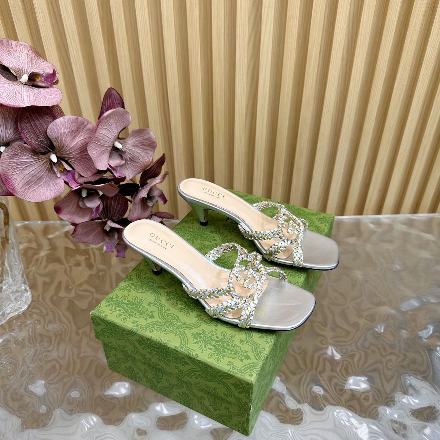 NO:253004,Color-blocking webbing GUCCI Spring and Summer New woven crystal-embellished sandals —————————————————————— Slippers Sandals G Home's 