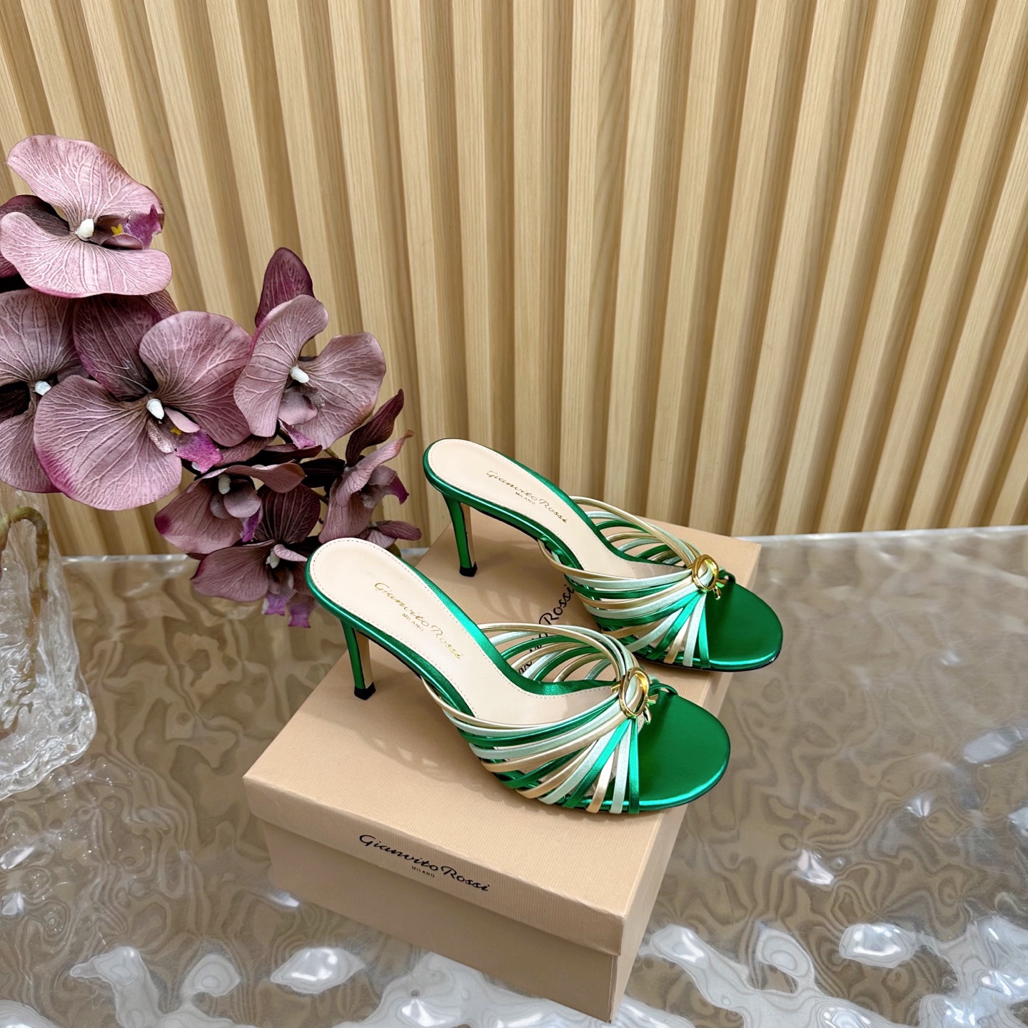 NO:240958,Top version [Gianvit* Ross*] 2025 early spring counter synchronizes new style, braided ribbon, semi-tork high heels, a single item that is delicate and elegant, worth buying this New Year. —————————————— Mesh diamonds, modern and elegant style, full of femininity, let you show your fashionable personality in comfort. Cowhide upper, inner sheepskin inner lining and foot pads, comfortable and versatile, outsole genuine leather sole, heel height 8.5cm (5.5cm custom non-return) Size 35-43 (40, 41, 42, 43 custom non-return), high heels, slippers, cowhide, sheepskin19860909頂級版本【Gianvit* Ross*】2025早春專櫃同步新款 編織彩帶 半拖高跟 嬌氣又不失氣質優雅的一款單品這個新春值得入手 ——————————— 網紗鑽 元素現代優雅風格,女人味十足 讓您在舒適中彰顯時尚性格. 鞋面牛皮 內里羊皮內里及墊腳 舒適百搭 大底真皮底 跟高8.5cm（5.5cm 定制不退換） 碼數35-43（40、41、42、43定制不退換）,高跟鞋拖鞋,high heels,slippers,cowhide,sheepskin,Women's Shoes