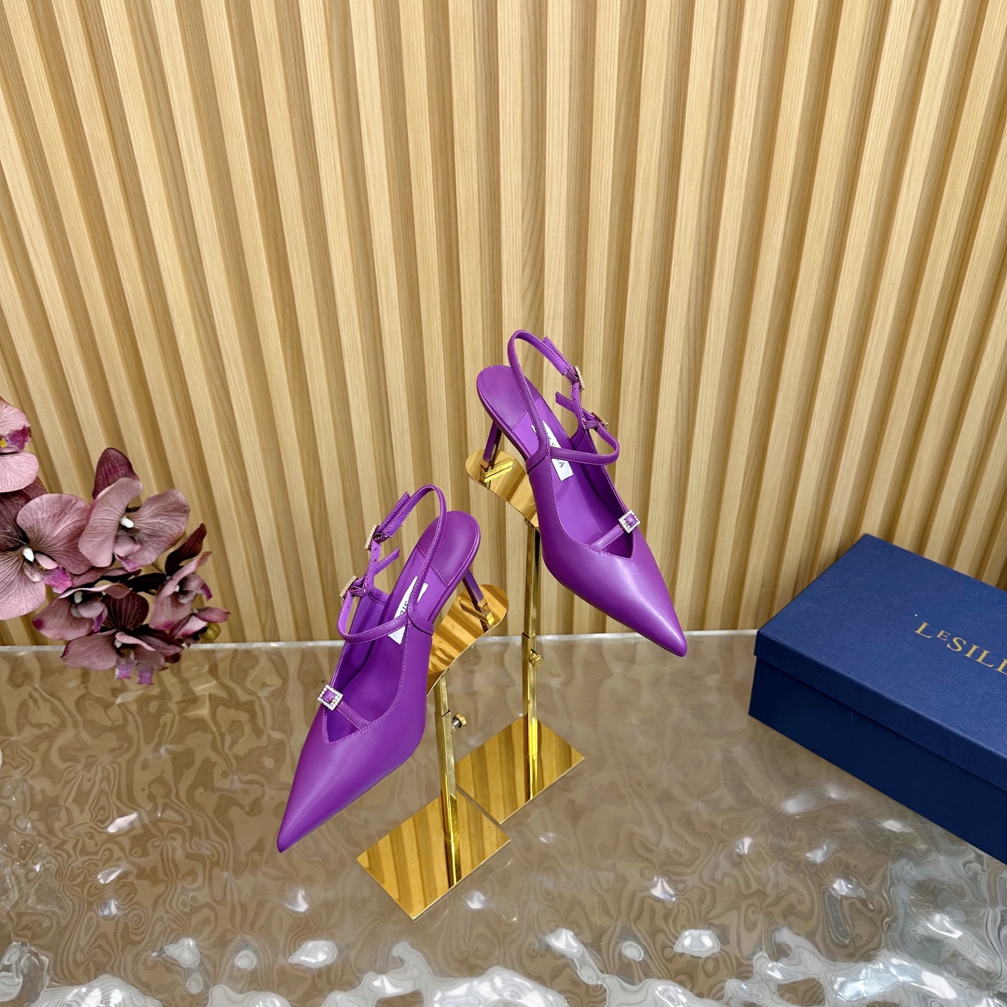 NO:241401,The highest cost-effectiveness of the entire network. The only one is the exclusive new model. ———————————————————————————————————————————————————————————————————————————————————————————————————————————————————————————————————————————————————————————————————————————————————————————————————————————————————————————————————————————————————————————————————————————————————————————————————————————————————————————————————————————————————————————————————————————————————————————————————————————————————————————————————————————————————————————————————————————————————————————————————————————19860909全网最高性价比 仅此一家独家新款 上新 ————————————— LeSilla成立于1994年,由创始人Enio Silla创立.他对设计和生产鞋子充满热情,将设计师的巧思与工匠的精湛技艺相结合,赋予高跟鞋独特的美感和女性魅力 设计风格LeSilla高跟鞋注重细节和女性身体的呈现,通过精心的剪裁和曲线设计,确保鞋子更好地贴合脚型,提供舒适的穿着体验 面料半粒面牛皮 内里原版羊皮 跟高8.5cm 大底原版真皮底 码数35—42（40、41、42定制）,凉鞋,sandals,high heels,cowhide,sheepskin,Women's Shoes