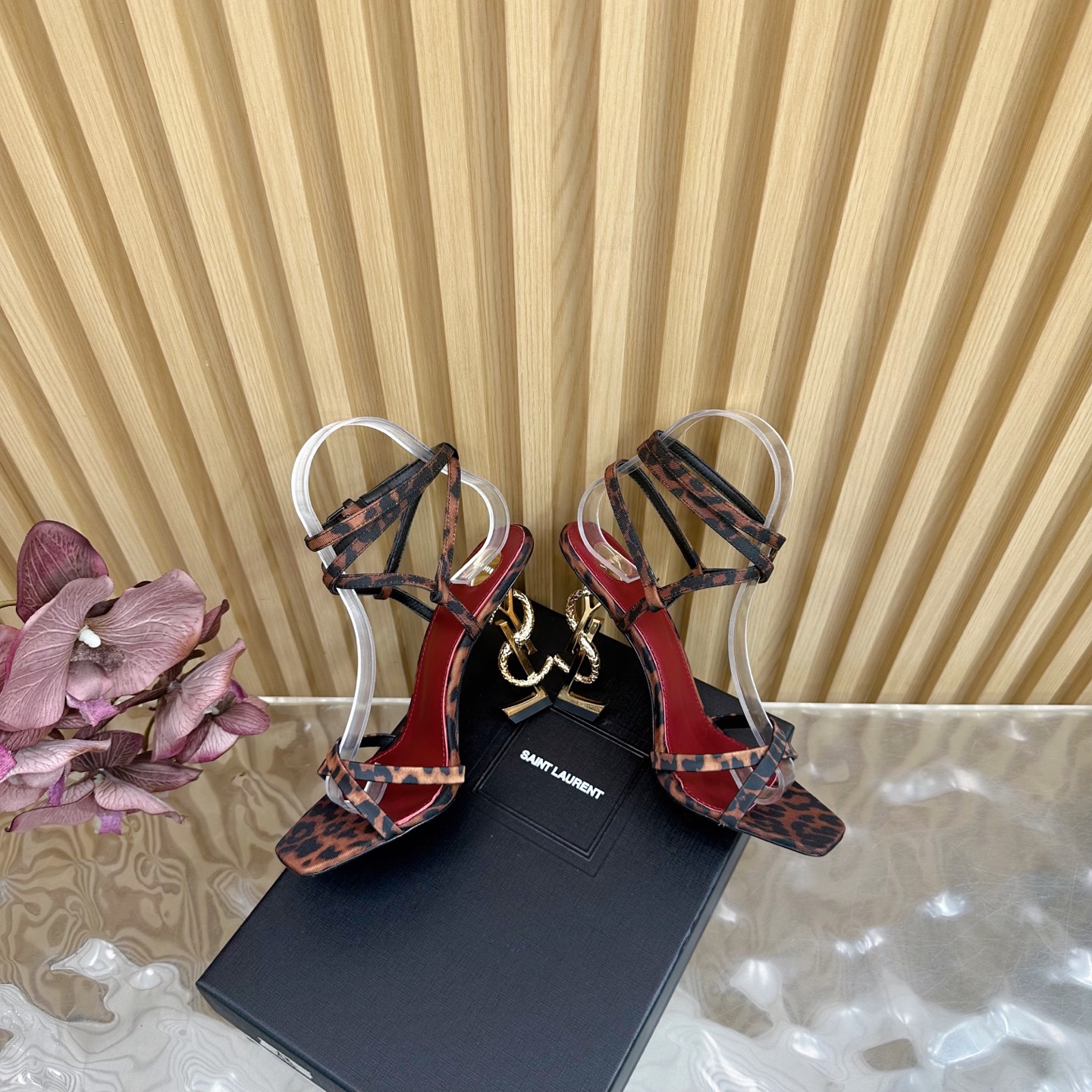 NO:265778,Top quality 2025 early spring new Saint Laurent / YSL Saint Laurent metal letter logo high heels sandals ——————————————————————————————————————————————————————————————————————————————————————————————————————————————————————————————————————————————————————————————————————————————————————————————————————————————————————————————————————————————————————————————————————————————————————————————————————————————————————————————————————————————————————————————————————————————————————————————————————————————————————————————————————————————————————————————————————————————————————————————19860909顶级品质 2025早春新款Saint Laurent / YSL圣罗兰金属字母logo高跟凉鞋 ———————————— YSL姐姐的美丽尤物高跟鞋 又是人间圣罗兰 Rose同款的小方头 高跟鞋化很好修饰脚型,奢华金属链 这几年SLP是在高跟鞋越来越懂女人了摒奔了防水台款的尴尬设计印象ysl绝美坡跟鱼嘴 鞋面真丝布 鞋底真皮大底 跟高约10.5cm 码数35-41（34、40、41定制不退不换）,高跟鞋凉鞋,loro piana,saint laurent,saint laurent,saint laurent,sandals,high heels,real silk,Leather soles,Women's Shoes