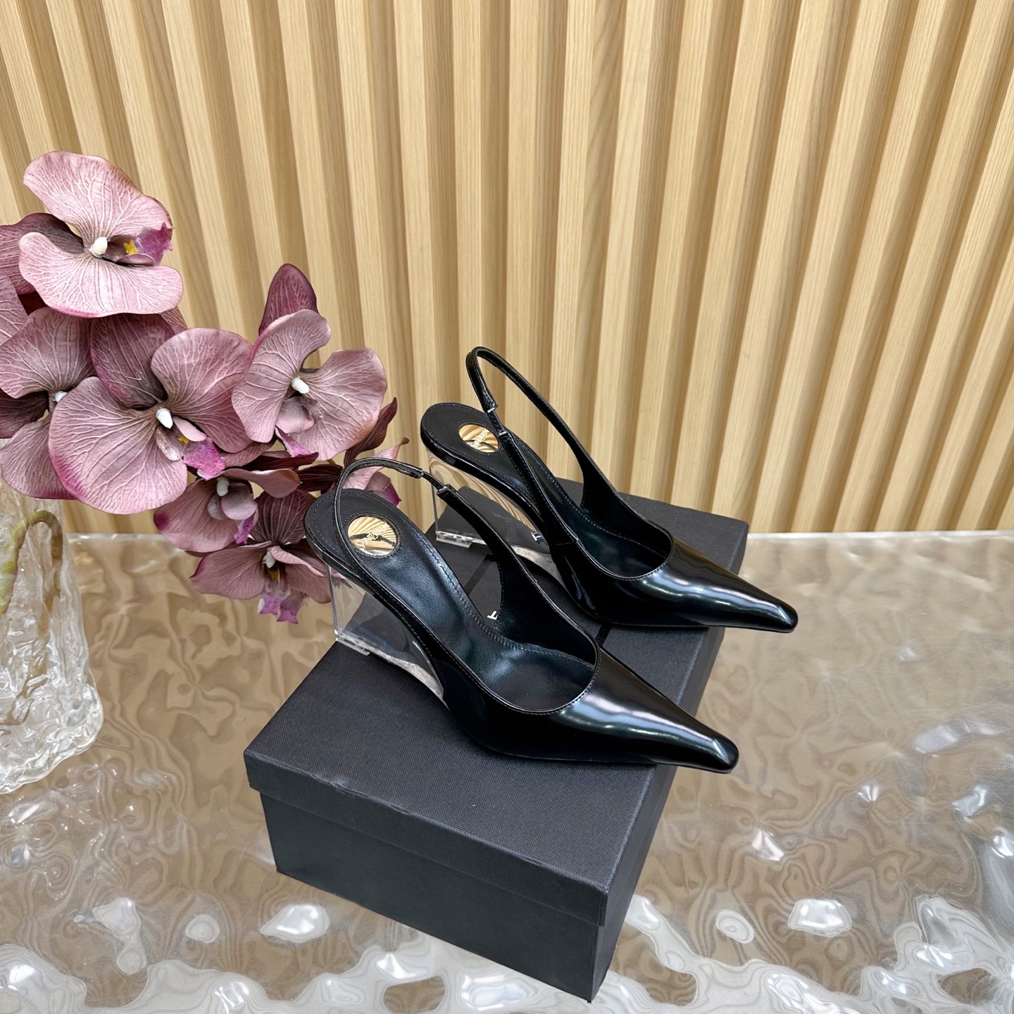 NO:263550,Top quality 2025 early spring new Saint Laurent / YSL Saint Laurent crystal wedge pointed toe sandals ——————————————————————————————————————————————————————————————————————————————————————————————————————————————————————————————————————————————————————————————————————————————————————————————————————————————————————————————————————————————————————————————————————————————————————————————————————————————————————————————————————————————————————————————————————————————————————————————————————————————————————————————————————————————————————————————————————————————————————————————19860909顶级品质 2025早春新款Saint Laurent / YSL圣罗兰水晶坡跟尖头 凉鞋 ———————————— YSL姐姐的美丽尤物高跟鞋 又是人间圣罗兰 Rose同款的小方头 高跟鞋化很好修饰脚型,奢华金属链 这几年SLP是在高跟鞋越来越懂女人了摒奔了防水台款的尴尬设计印象ysl绝美坡跟鱼嘴 鞋面开边珠 鞋底真皮大底 跟高约9cm 码数35-42（40、41、42定制不退不换）,高跟鞋凉鞋,loro piana,saint laurent,saint laurent,saint laurent,sandals,high heels,Leather soles,Women's Shoes