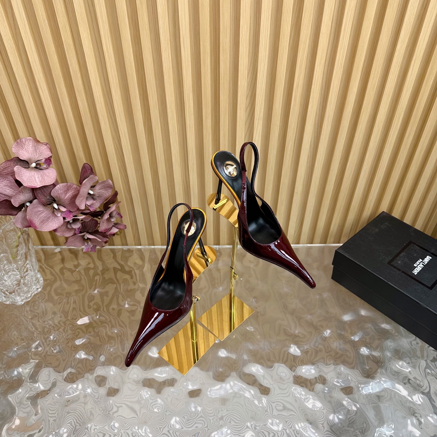 NO:265732,Top quality 2025 early spring new Saint Laurent / YSL Saint Laurent pointed toe catwalk high heels ——————————————————————————————————————————————————————————————————————————————————————————————————————————————————————————————————————————————————————————————————————————————————————————————————————————————————————————————————————————————————————————————————————————————————————————————————————————————————————————————————————————————————————————————————————————————————————————————————————————————————————————————————————————————————————————————————————————————————————————————  soles19860909顶级品质 2025早春新款Saint Laurent / YSL圣罗兰尖头 走秀款 高跟凉鞋 ———————————— YSL姐姐的美丽尤物高跟鞋 又是人间圣罗兰 Rose同款的小方头 高跟鞋化很好修饰脚型,奢华金属链 这几年SLP是在高跟鞋越来越懂女人了摒奔了防水台款的尴尬设计印象ysl绝美坡跟鱼嘴 鞋面真丝/漆皮 鞋底真皮大底 跟高约10.5cm 码数35-42（35、40、41、42定制不退不换）,高跟鞋凉鞋,loro piana,saint laurent,saint laurent,saint laurent,sandals,high heels,real silk,Leather soles,Women's Shoes