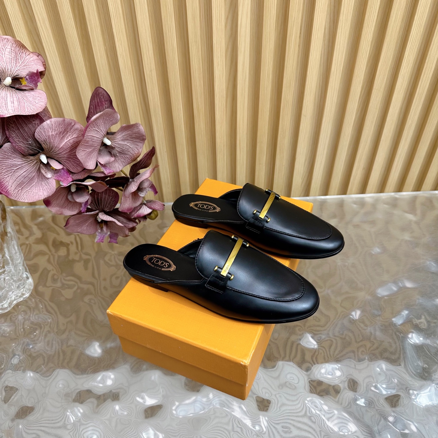 “2025 Luxury Tod’s: Original Custom Cattle Skin Shoes with Italian Big Bottom” - 图片 1