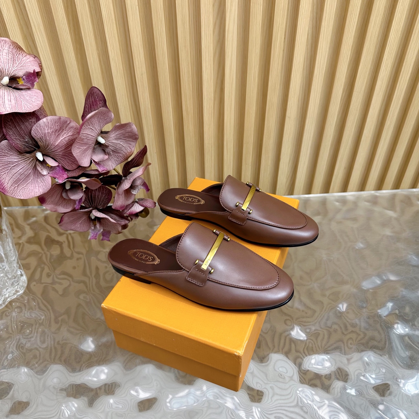 Luxurious Tod’s 2025 Spring Shoes: Custom Cattle Skin, Italian Sole, 1.5cm Heel