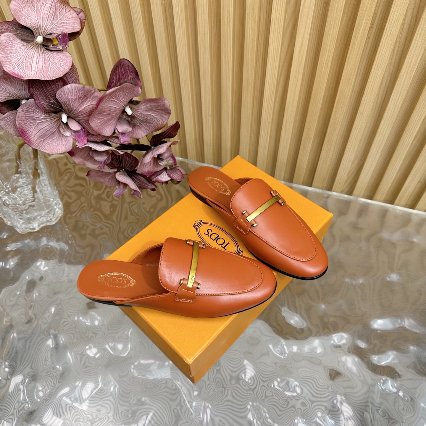 2025 Luxury Tod’s: Classic High-Temperature Shoes with Custom Cattle Skin and Italian Big Bottom. - 图片 2