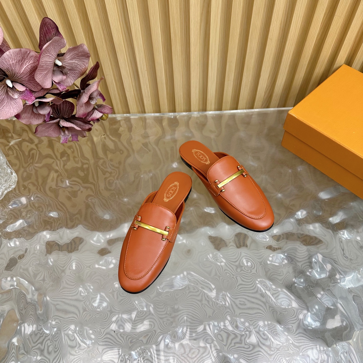 2025 Luxury Tod’s: Classic High-Temperature Shoes with Custom Cattle Skin and Italian Big Bottom. - 图片 5