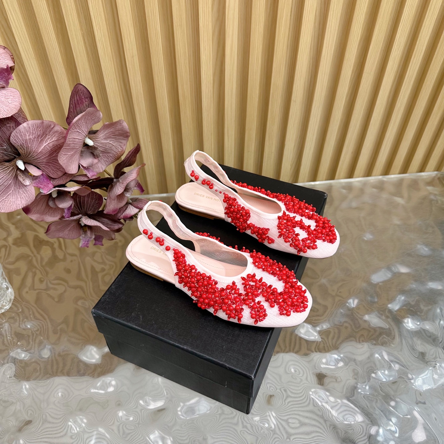 NO:383111,2025 spring and summer new model, the counter is released simultaneously #Dries Von note # DVN #Galaxy Stars Wear on the feet No need for too many gorgeous words These are hard to dislike. Super Heavy Industry beading process with crystal transparent wedges, unambiguous style. A very pioneering sandal —————————————————————————————————————————————————————————————————————————————————————————————————————————————————————————————————————————————————————————————————————————————————————————————————————————————————————————————————————————————————————————————————————————————————————————————————————————————————————————————————————————————————————————————————————————————————————————————————————————————————————————————————————————————198609092025春夏新款 专柜同步发售#Dries Von noten # DVN #银河繁星穿在脚上 无需过多华丽的文字 这些子很难让人不爱 超重工的钉珠工艺 搭配水晶透明坡跟 一点都不含糊的风格 非常先锋的一款凉鞋 ——————————————平底 面料网纱超重工釘珠 内里羊皮 跟高平底/ 7.5cm坡跟 大底原版真皮注塑大底 码数35/42（40,41,42定制）,高跟鞋凉鞋,sandals,high heels,sheepskin,Women's Shoes