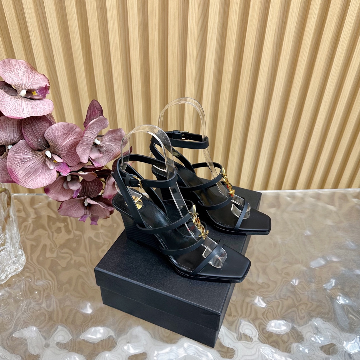 NO:383054,Top quality 2025 early spring new YSL Saint Laurent / Saint Laurent heels fish mouth sandals ————————————————————————————————————————————————————————————————————————————————————————————————————————————————————————————————————————————————————————————————————————————————————————————————————————————————————————————————————————————————————————————————————————————————————————————————————————————————————————————————————————————————————————————————————————————————————————————————————————————————————————————————————————————————————————————————————————————————————————————————19860909顶级品质 2025早春新款YSL Saint Laurent / 圣罗兰坡跟鱼嘴凉鞋 ———————————— YSL姐姐的美丽尤物高跟鞋 又是人间圣罗兰 Rose同款的小方头 高跟鞋化很好修饰脚型,奢华金属链 这几年SLP是在高跟鞋越来越懂女人了摒奔了防水台款的尴尬设计印象ysl绝美坡跟鱼嘴 鞋面漆皮/牛皮 鞋底真皮大底 跟高约11cm 码数35-42（40、41、42定制不退不换）,高跟鞋凉鞋,loro piana,saint laurent,saint laurent,saint laurent,sandals,high heels,cowhide,Leather soles,Women's Shoes