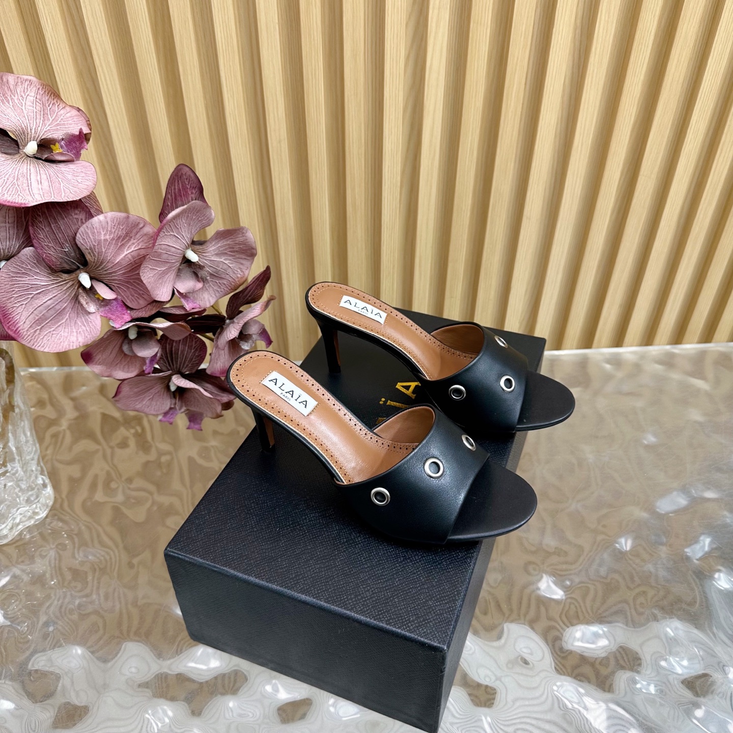 NO:392090,2025 counter new catwalk ALAIA｜French high-end first-line high-end high-end brand new style S-shaped wedge sandals/semi-touch super fairy ———————————————————————————————————————————————————————————————————————————————————————————————————————————————————————————————————————————————————————————————————————————————————————————————————————————————————————————————————————————————————————————————————————————————————————————————————————————————————————————————————————————————————————————————————————————————————————————————————————————————————————————————————————————————————————————————————————————198609092025专柜新款走秀款ALAIA｜法国高端一线高定品牌 新款造型s型坡跟凉鞋/半拖超仙女 —————————————— AzzedineAlaia:时尚界最后的手艺人 只忠于展现女性身体曲线的裁剪之王 始创于1979年的品牌Alaia 一直主售时装感十足的型格女鞋 鞋面漆皮/牛皮/牛仔布 内里羊皮 鞋底原版真皮大底 码数35-42（40.41.42定制） 包装Alaia原版包装,高跟鞋拖鞋,alaia,sandals,high heels,slippers,cowhide,sheepskin,Leather soles,Women's Shoes