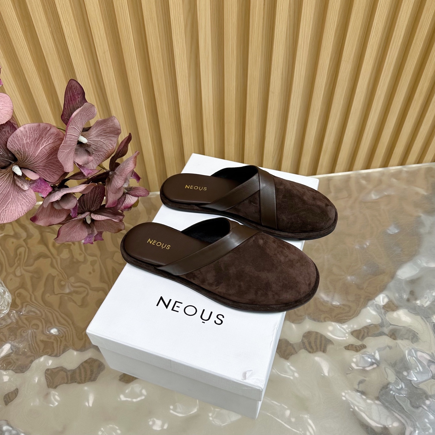 NO:406270,High-quality niche trendy brand NEOUS 25 spring and summer new simple bag-toe flat slippers single shoes!  The long-awaited Birkenmarie Jean is here————————————————————————————————————————————————————————————————————————————————————————————————————————————————————————————————————————————————————————————————————————————————————————————————————————————————————————————————————————————————————————————————————————————————————————————————————————————————————————————————————————————————————————————————————————————————————————————————————————————————————————————————————————————————————————————————————————————————————————————————————————————————  In the morning, you can wear it casually and go out. It saves time and effort. The versatile style can be easily controlled whether it is casual style and sweet style or commuting style. It is simply a universal item in the shoe cabinet!  The Mary Zhen-style Baotou design is retro and cute, simple and fashionable. Comfort and appearance coexist. Whoever wears it looks good!  Full of girly feeling~ The upper is imported Yangjing, inner foot padded sheepskin, original molded rubber outsole, size: 35-41 (40 41 custom made without return) with original packaging, semi-torque, mary jane, slippers, sheepskin, sheep19860909高品质小众潮牌NEOUS 25春夏新款简易包头平底拖鞋单鞋！期待已久的勃肯玛丽珍来咯——————————— 春夏单品必须有这双勃肯鞋 鞋控们快集合♀ 鞋面采用进口细腻羊京,柔软舒适.垫脚同样小羊皮 透气不闷脚. 贴合脚型不累脚.半拖式一脚蹬懒人设计真的超级方便！早上赶时间随便一穿就出门.省时又省力～百搭款式无论是休闲风甜美风还是通勤风都能轻松驾驭.简直是鞋柜里的万能单品！玛丽珍风格的包头设计复古又可爱.简单又时髦.舒适与颜值并存.谁穿谁好看！满满的少女感～ 鞋面采用进口羊京 内里垫脚羊皮 原版开模橡胶大底 码数:35-41（40 41定做不退换） 配原版包装,半拖,mary jane,slippers,sheepskin,sheep,Women's Shoes