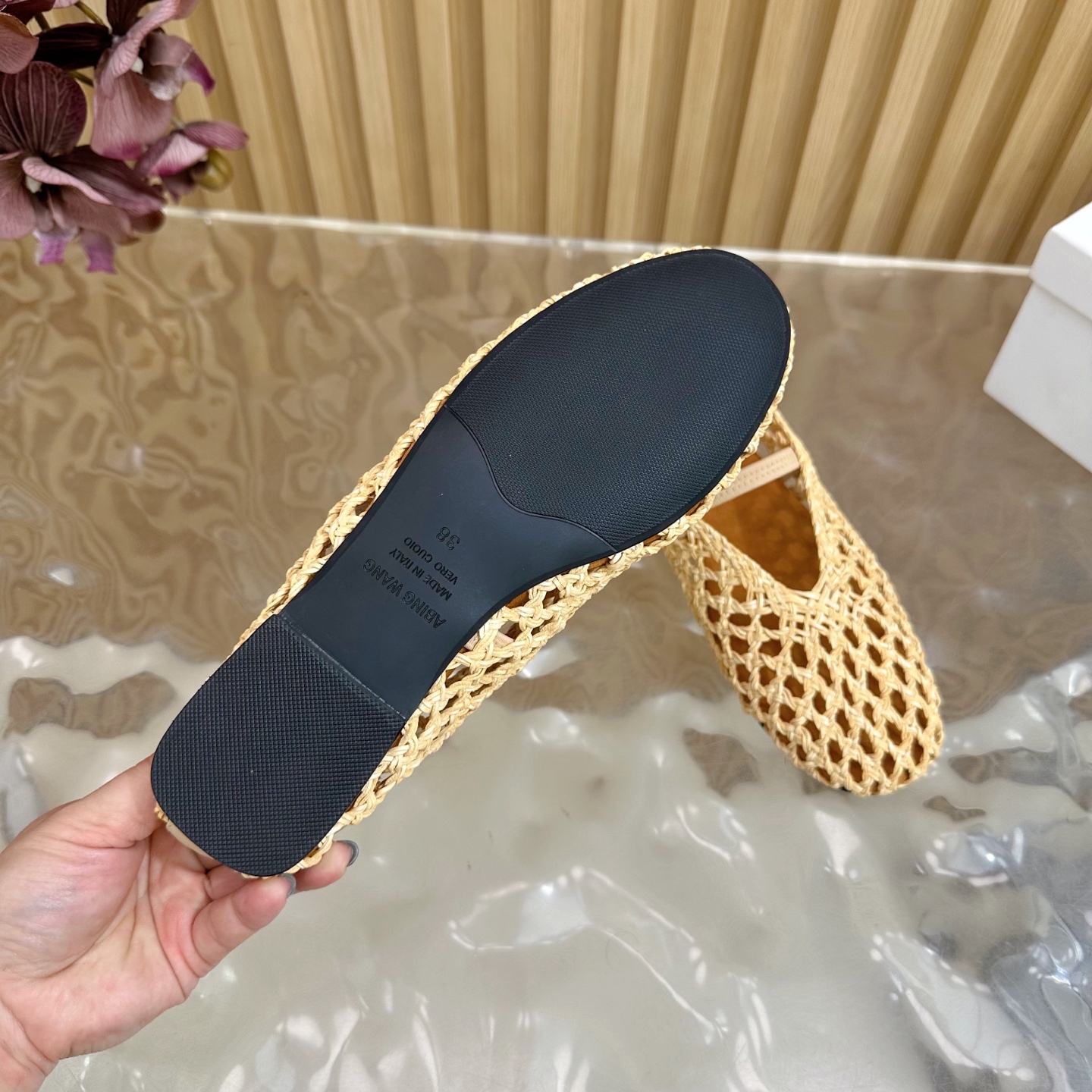 2025 Summer Fashion: Shiny Crystal-Coated Monolith Shoes with Velvet Pumping Foot - 图片 9