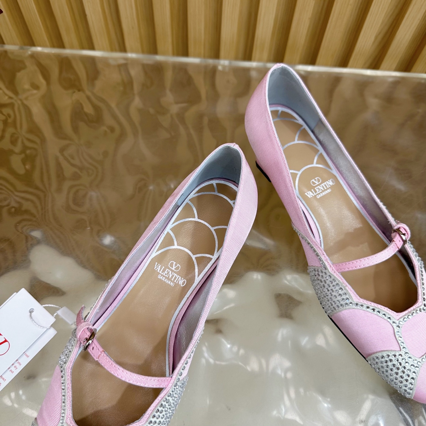 2025 Valentino Shoe Collection: High-Quality, Stylish, Perfect for Any Season - 图片 6