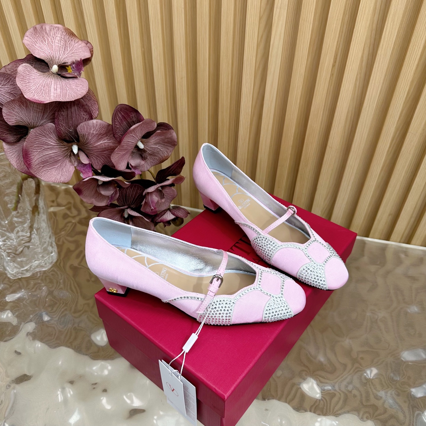2025 Valentino Shoe Collection: High-Quality, Stylish, Perfect for Any Season - 图片 3