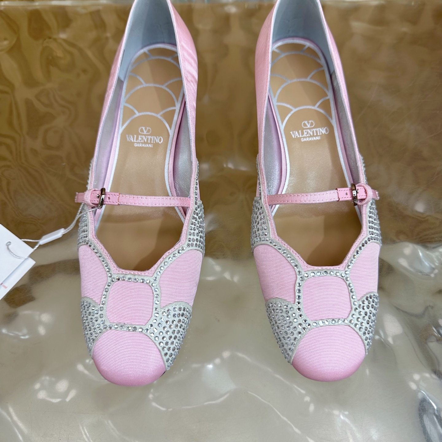 2025 Valentino Shoe Collection: High-Quality, Stylish, Perfect for Any Season - 图片 5