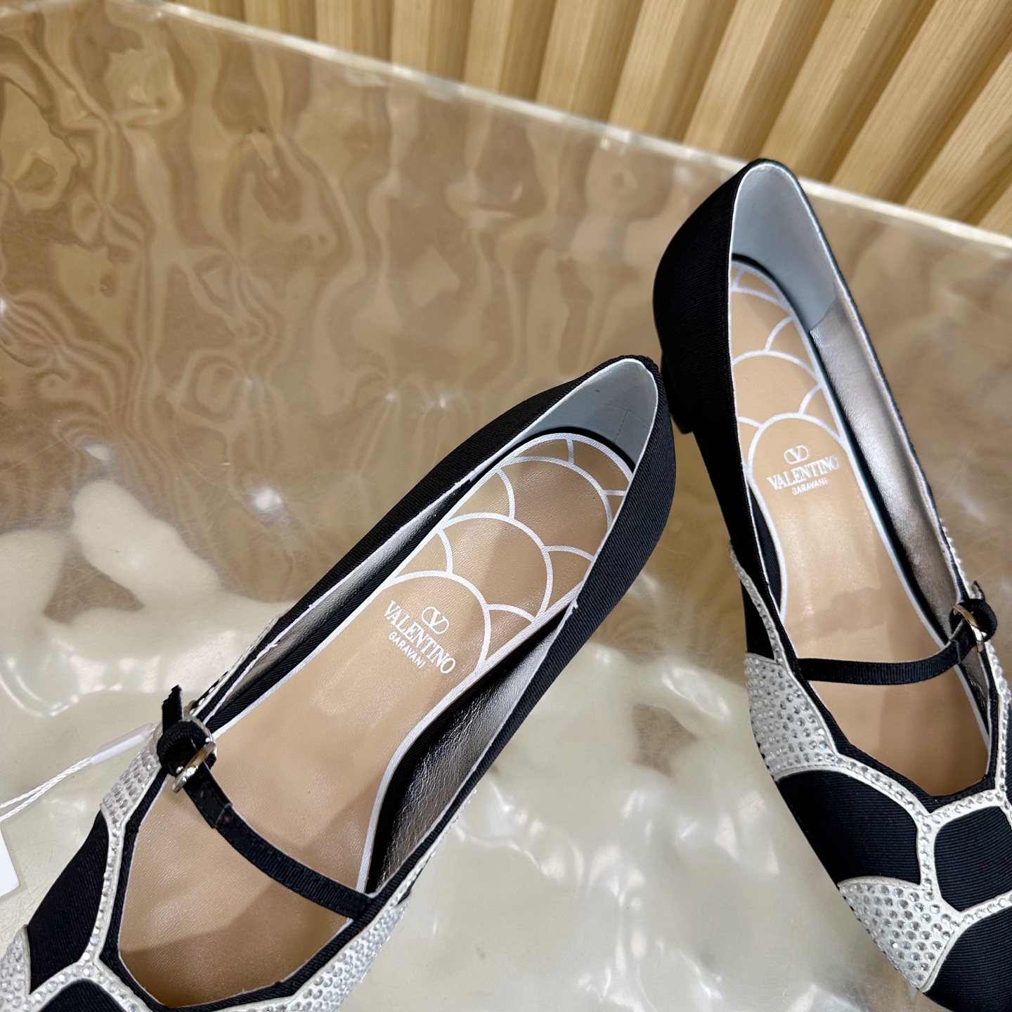 2025 Valentino Shoe Collection: High-Quality, Stylish, and Versatile for Any Season - 图片 8