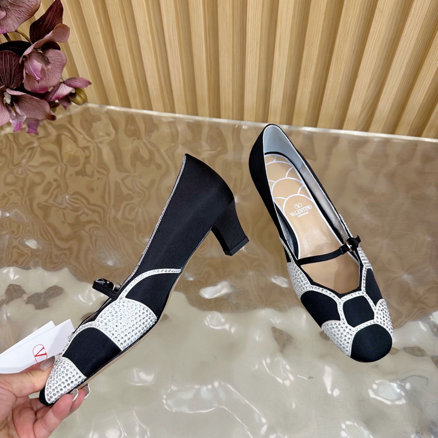2025 Valentino Shoe Collection: High-Quality, Stylish, and Versatile for Any Season - 图片 9