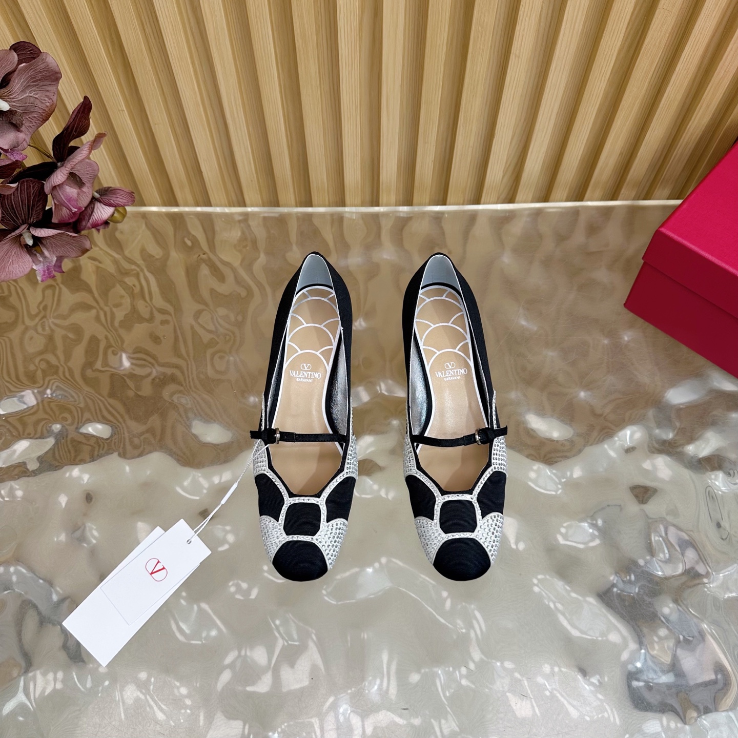 2025 Valentino Shoe Collection: High-Quality, Stylish, and Versatile for Any Season - 图片 4