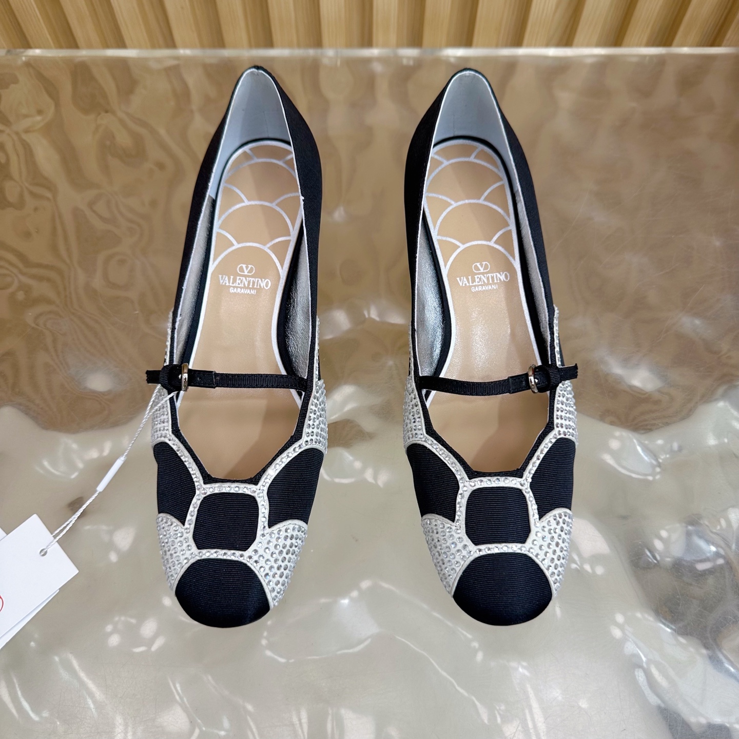 2025 Valentino Shoe Collection: High-Quality, Stylish, and Versatile for Any Season - 图片 5