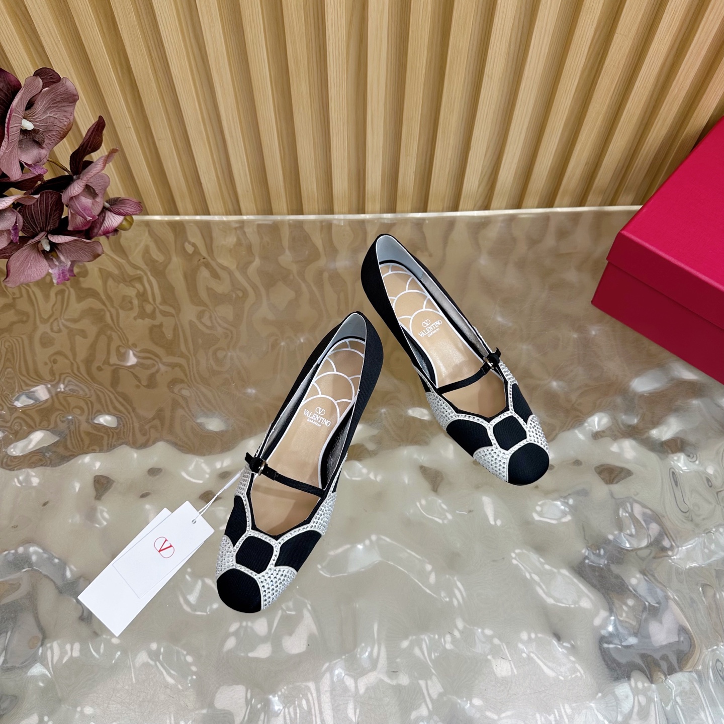 2025 Valentino Shoe Collection: High-Quality, Stylish, and Versatile for Any Season - 图片 6