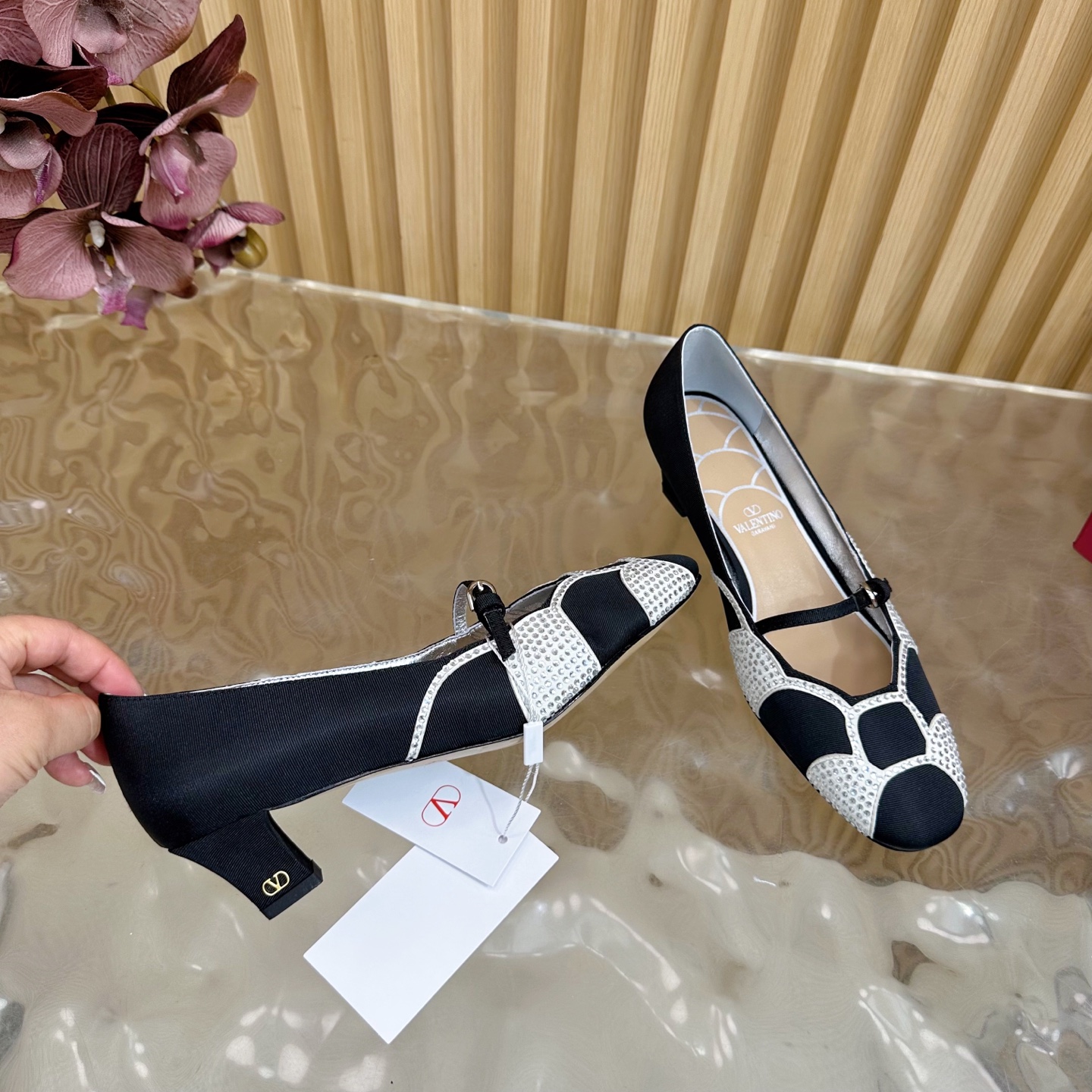 2025 Valentino Shoe Collection: High-Quality, Stylish, and Versatile for Any Season - 图片 7