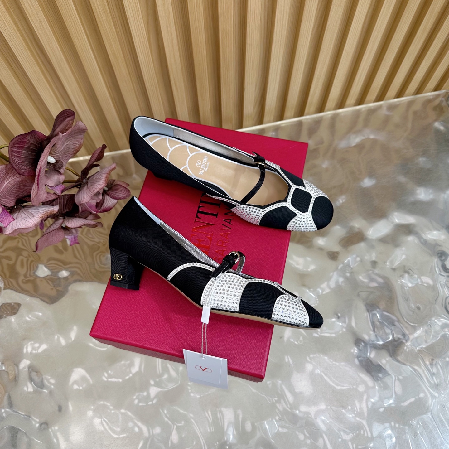 2025 Valentino Shoe Collection: High-Quality, Stylish, and Versatile for Any Season - 图片 2