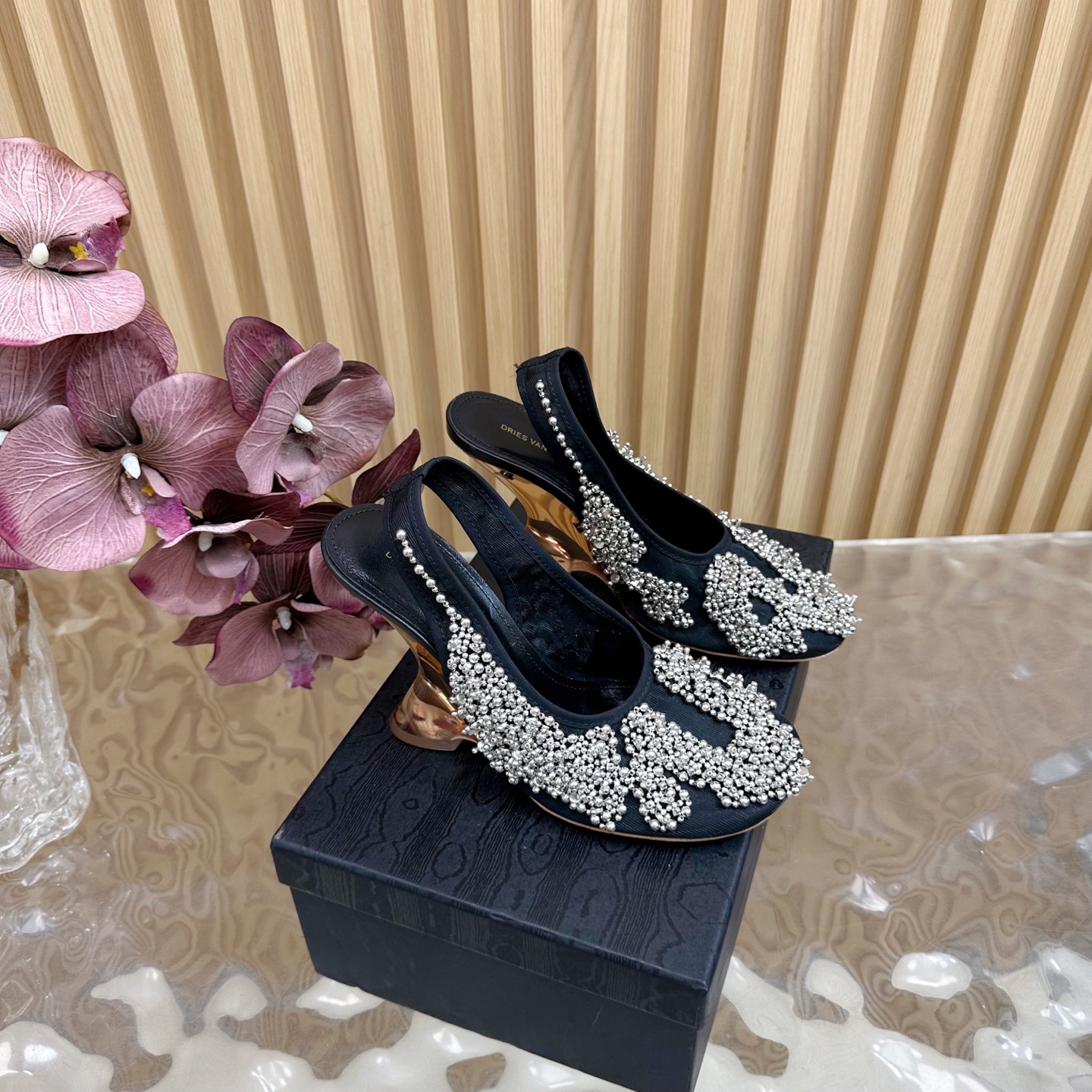 NO:445261,2025 spring and summer new model, the counter is released simultaneously #Dries Von note #DVN #Galaxy Stars wear on the feet No need for too much gorgeous text These are hard to dislike. Super Heavy Industry beading process with crystal transparent wedges, unambiguous style. A very pioneering sandal ——————————————————————————————————————————————————————————————————————————————————————————————————————————————————————————————————————————————————————————————————————————————————————————————————————————————————————————————————————————————————————————————————————————————————————————————————————————————————————————————————————————————————————————————————————————————————————————————————————————————————————————————————————————————198609092025春夏新款 专柜同步发售#Dries Von noten # DVN #银河繁星穿在脚上 无需过多华丽的文字 这些子很难让人不爱 超重工的钉珠工艺 搭配水晶透明坡跟 一点都不含糊的风格 非常先锋的一款凉鞋 ——————————— 面料网纱串珠 内里羊皮 跟高10.5cm 大底原版真皮注塑大底 码数35/42（40,41,42定制）,高跟鞋凉鞋,sandals,high heels,sheepskin,Women's Shoes