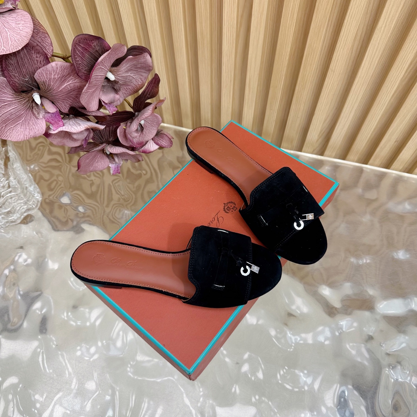 Loro Piana Classic Slippers: Exemplary Style in Imported Italian Leather - 图片 2