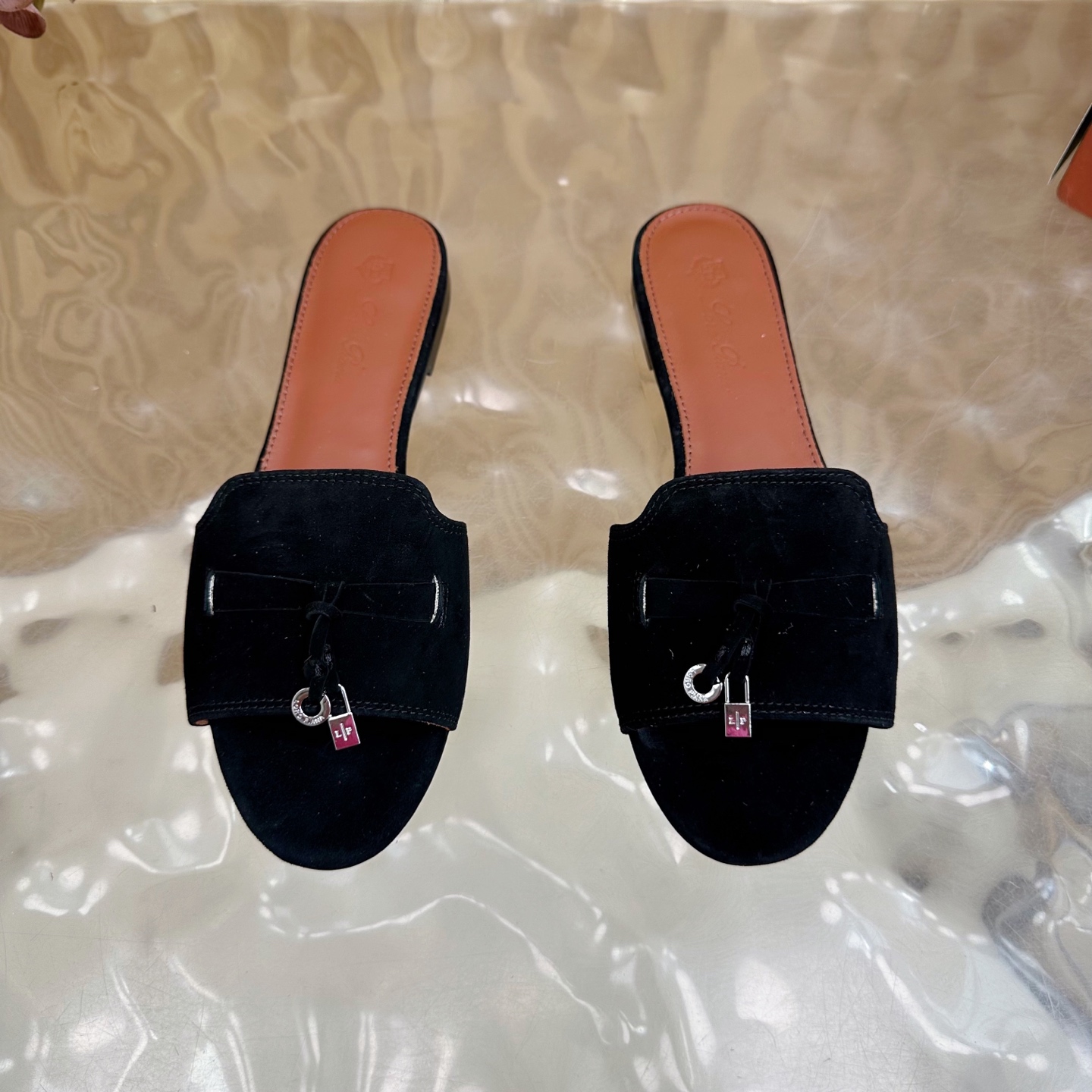 Loro Piana Classic Slippers: Exemplary Style in Imported Italian Leather - 图片 6