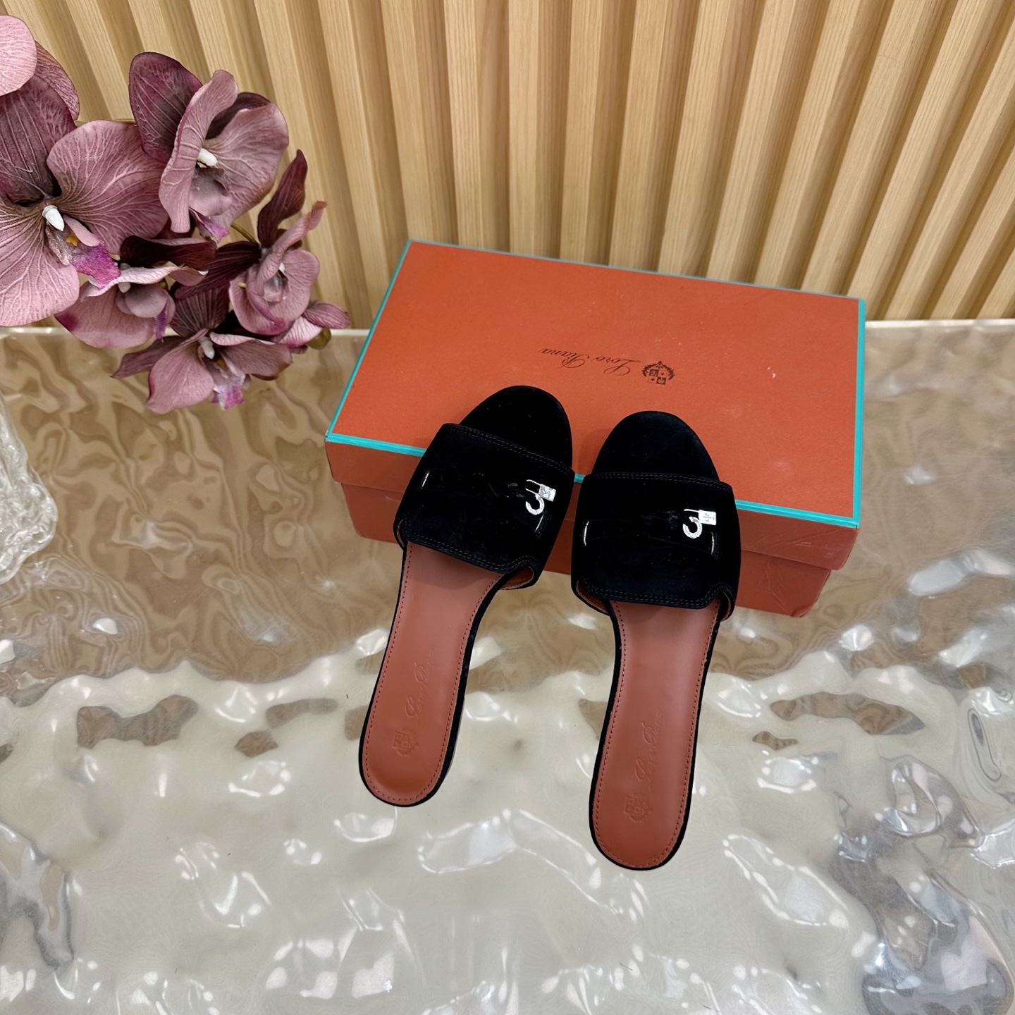 Loro Piana Classic Slippers: Exemplary Style in Imported Italian Leather - 图片 4