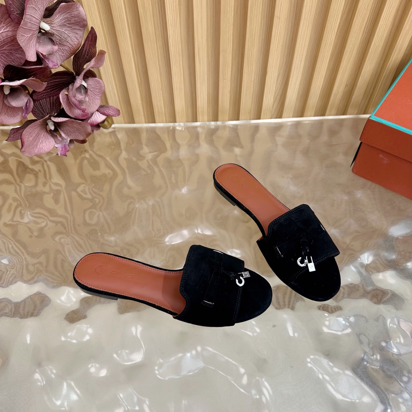 Loro Piana Classic Slippers: Exemplary Style in Imported Italian Leather - 图片 8