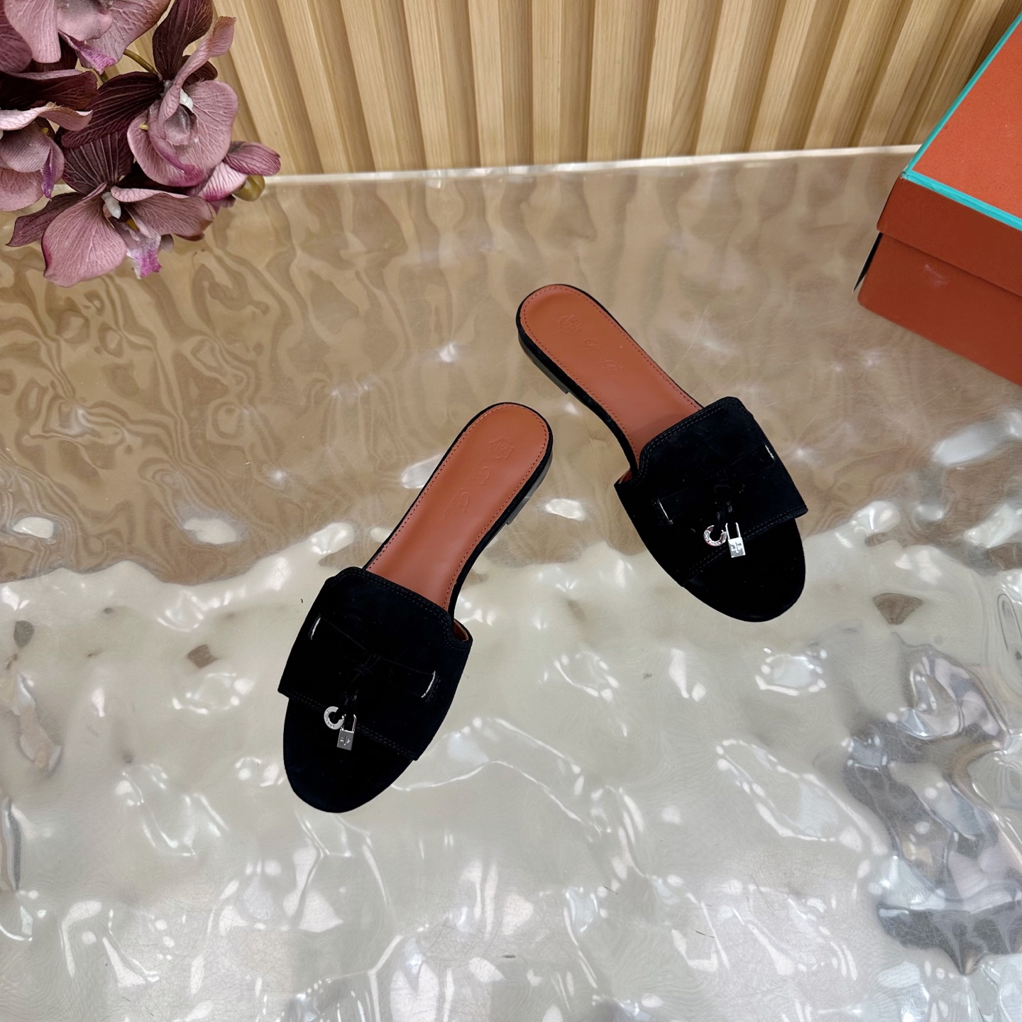 Loro Piana Classic Slippers: Exemplary Style in Imported Italian Leather - 图片 7