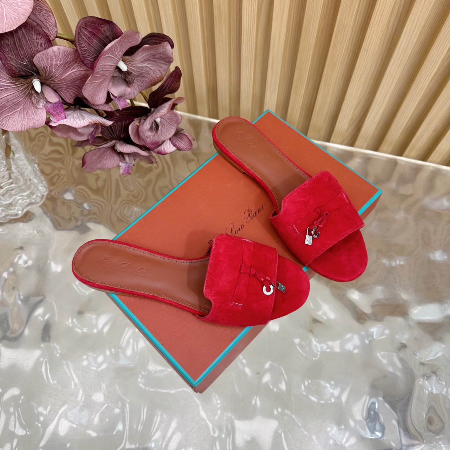 Loro Piana 60S Classics: Stylish, Durable Italian Leather Slippers with Flat Soles - 图片 2
