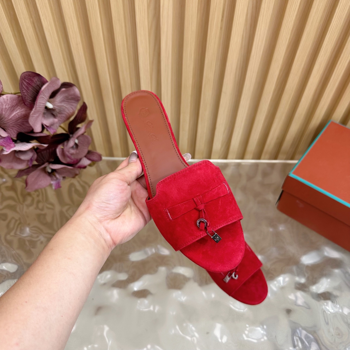 Loro Piana 60S Classics: Stylish, Durable Italian Leather Slippers with Flat Soles - 图片 9