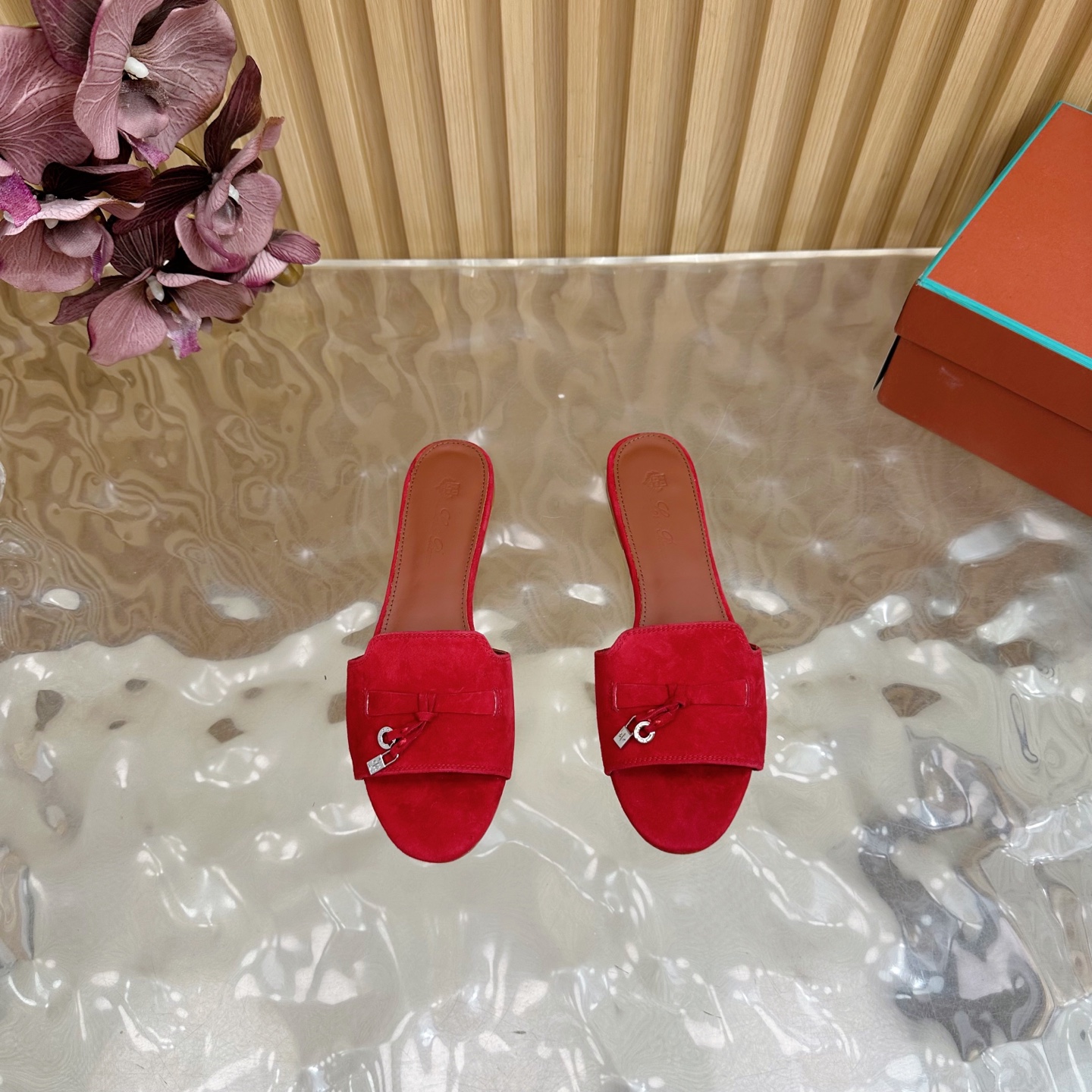 Loro Piana 60S Classics: Stylish, Durable Italian Leather Slippers with Flat Soles - 图片 5