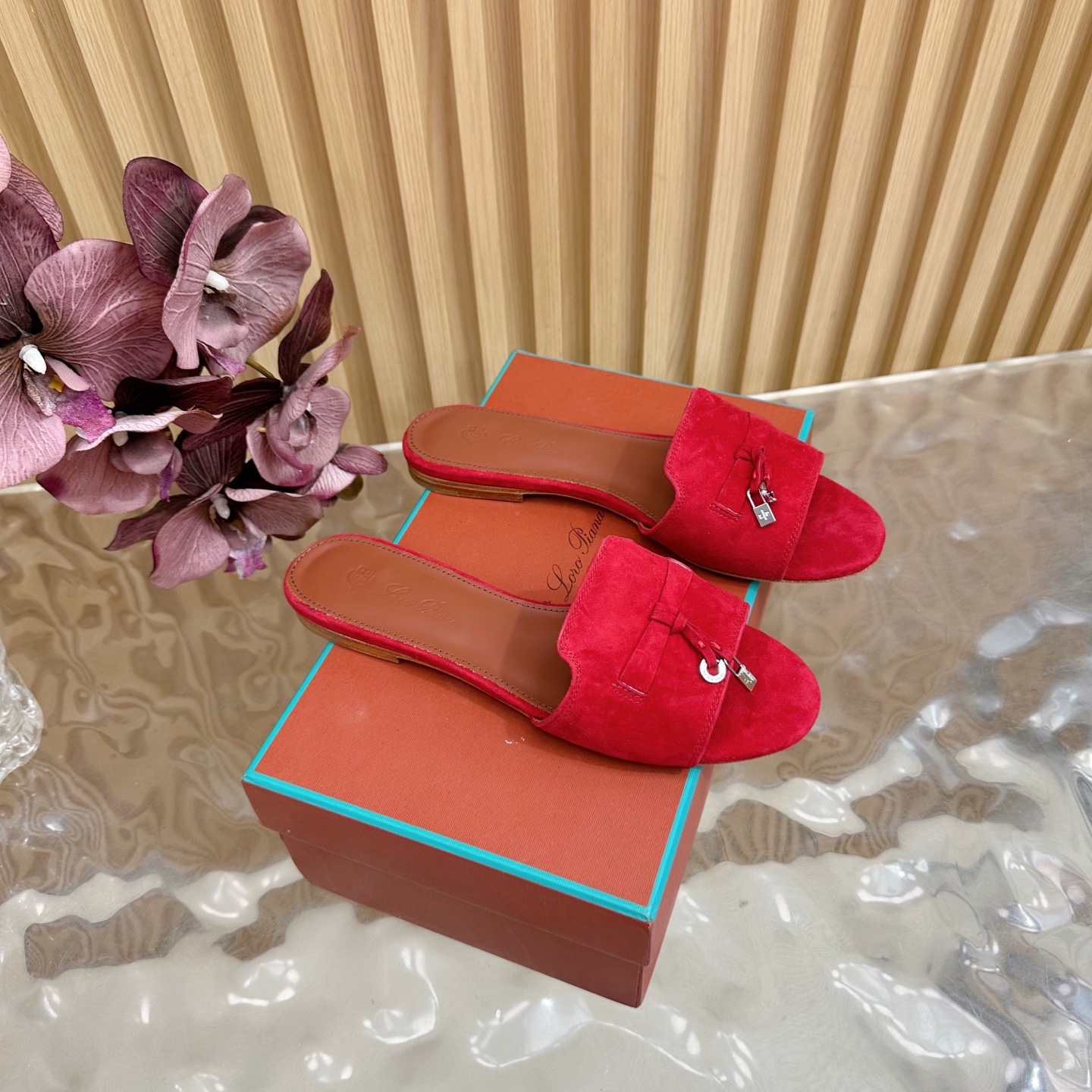 Loro Piana 60S Classics: Stylish, Durable Italian Leather Slippers with Flat Soles